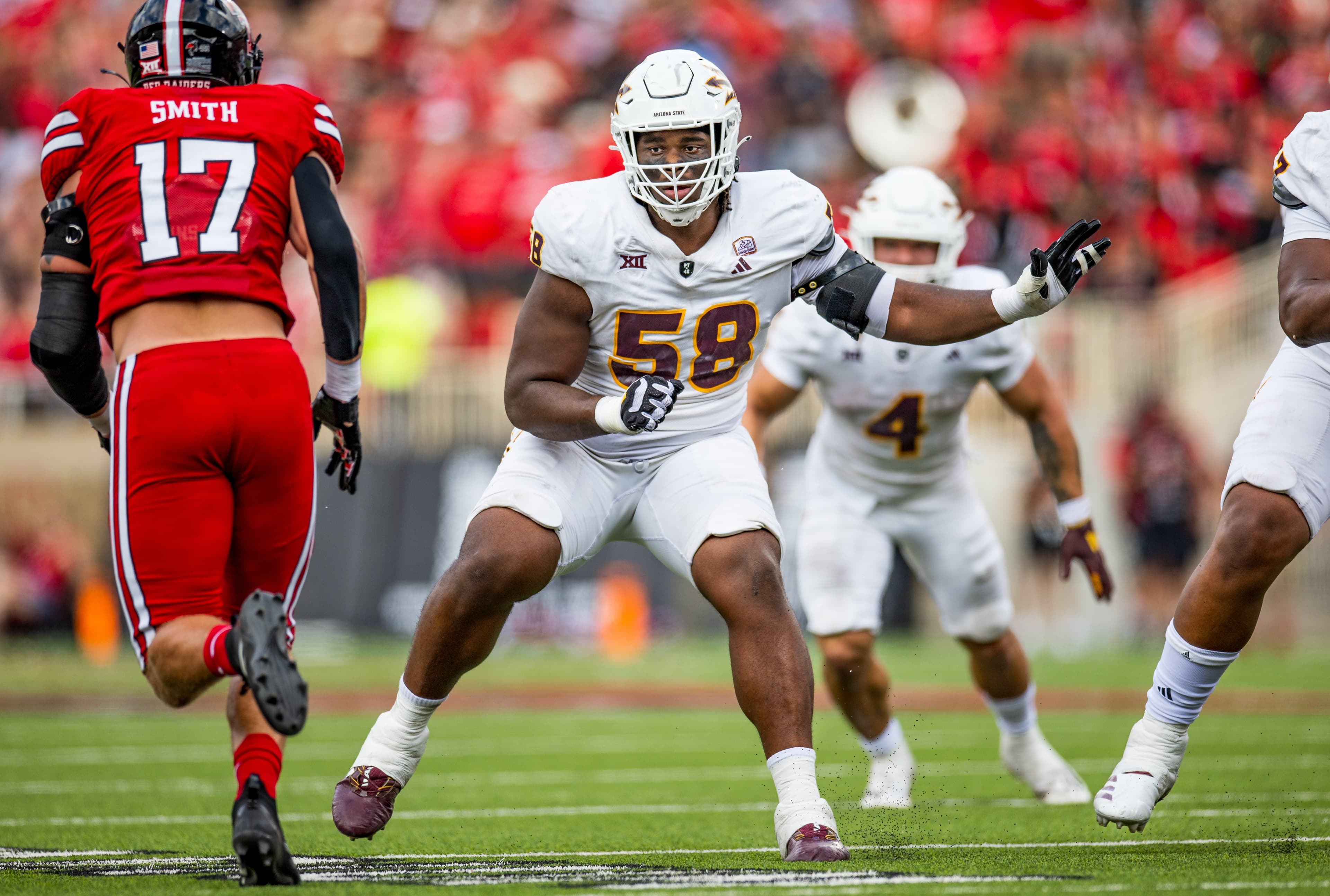 Patriots showing serious interest in ascending tackle prospect