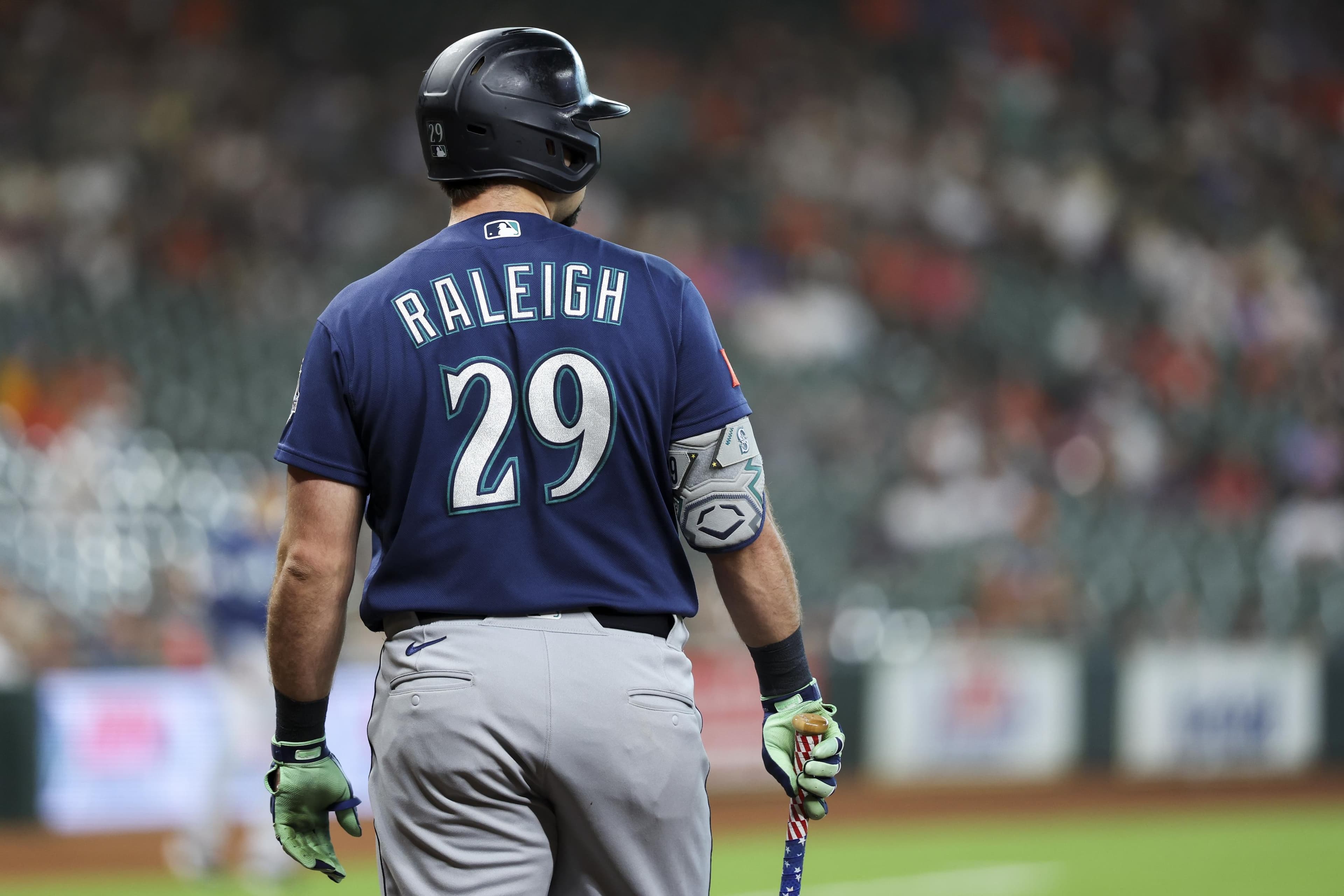 Cal Raleigh placed on the IL with oblique strain, Jhonny Pereda recalled