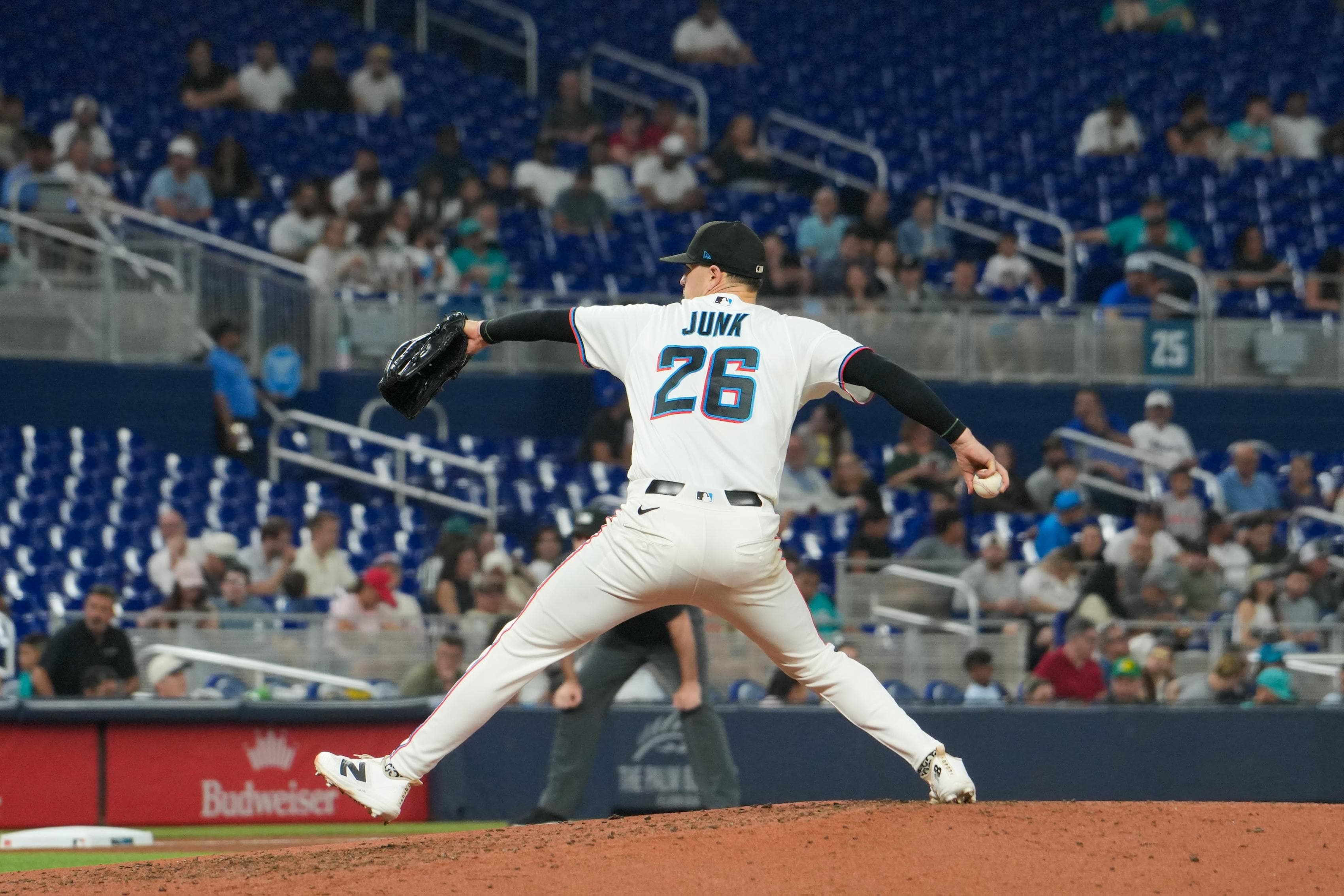 Game Thread: This guy’s throwing Junk!