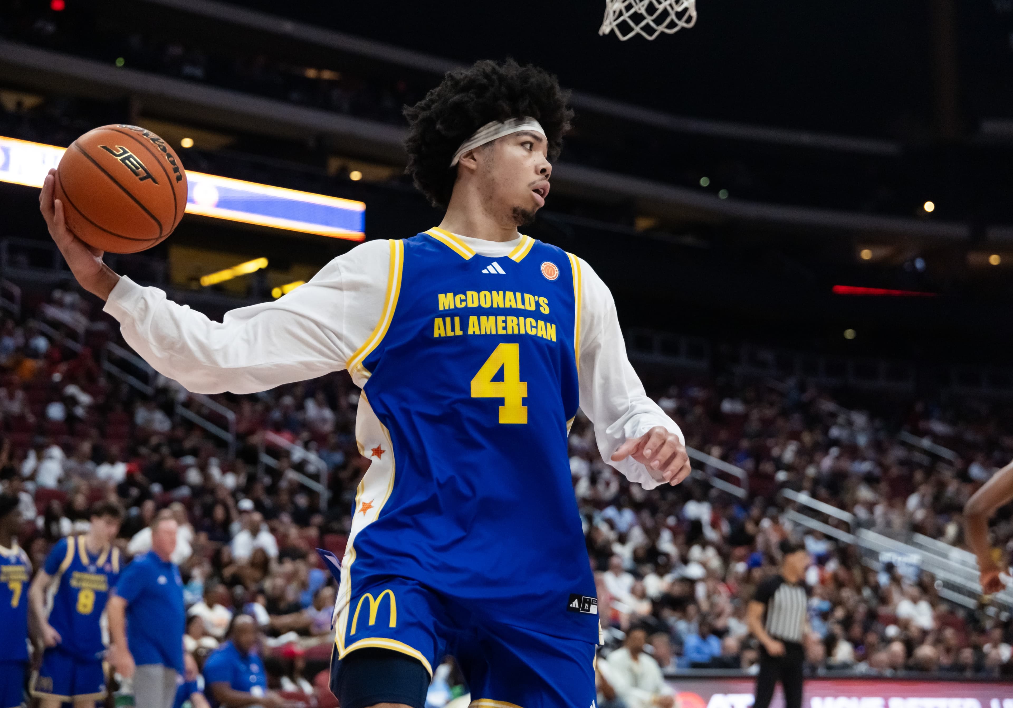 Tyran Stokes, 2027’s top high school basketball recruit, commits to Kansas, Bill Self