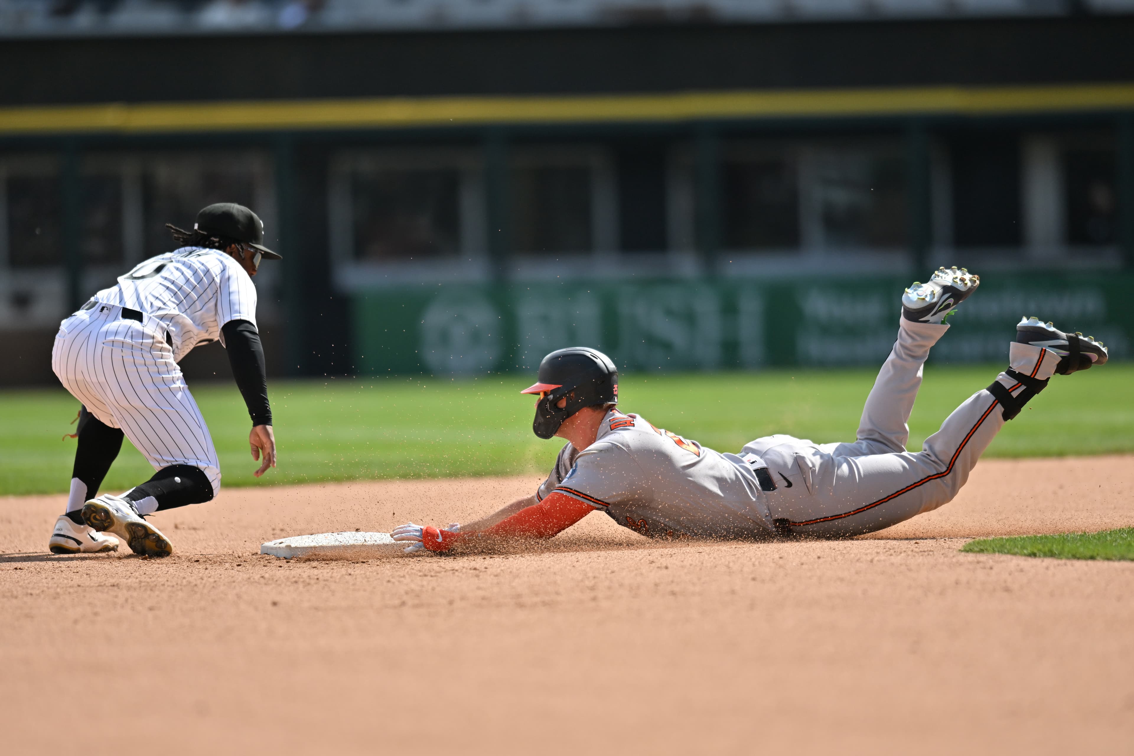 Orioles tack on late runs against the White Sox to sweep the series, 5-3