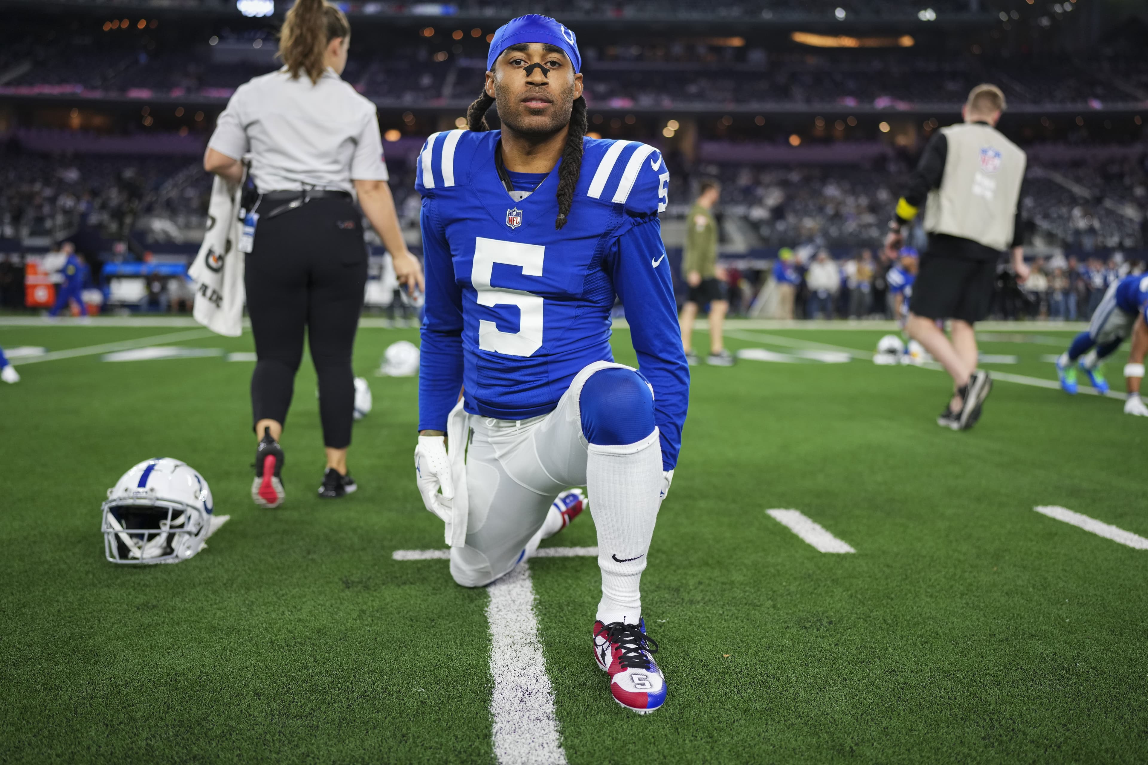 Two former Colts defenders retire on same day