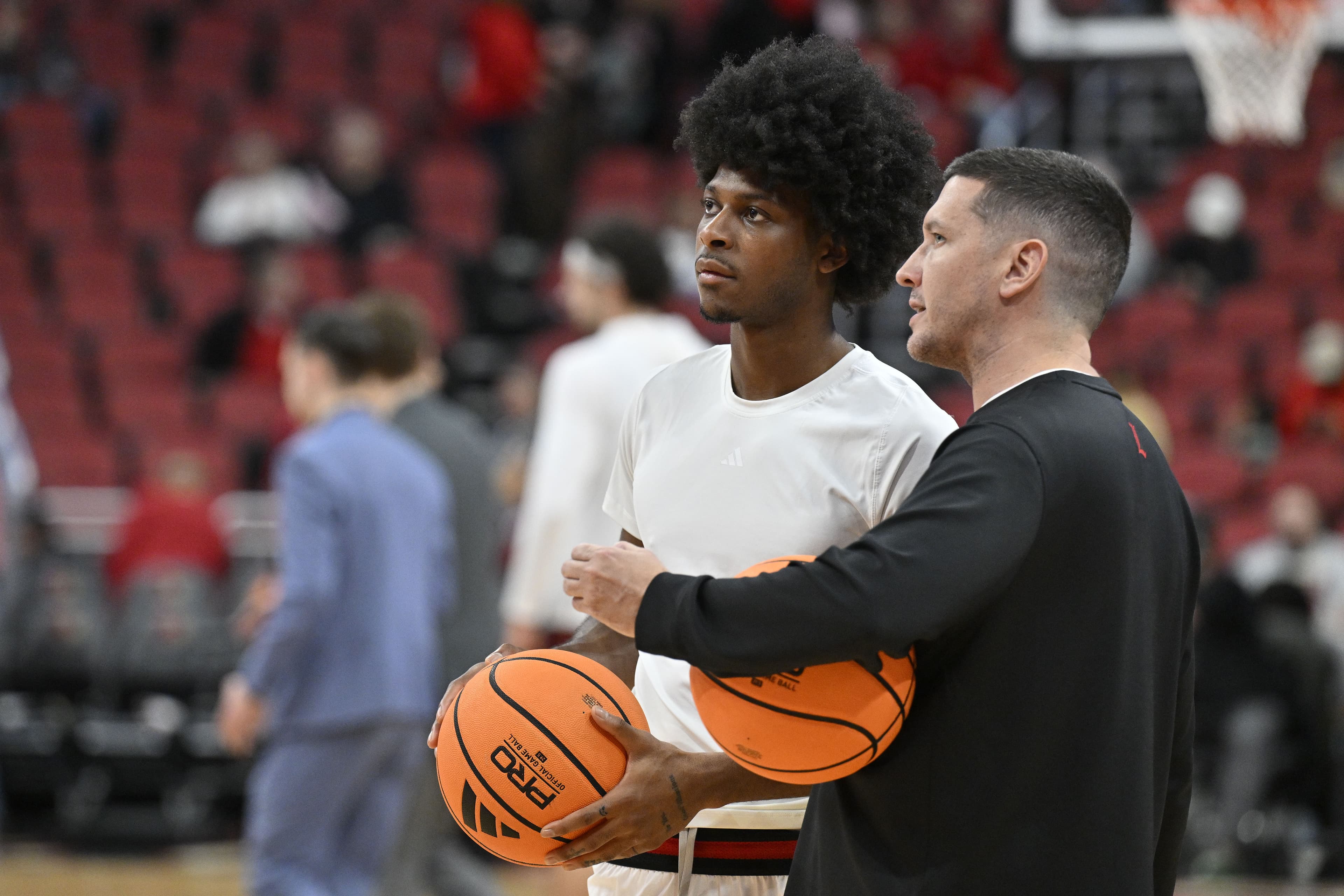 Louisville basketball assistant Thomas Carr leaving for Indiana