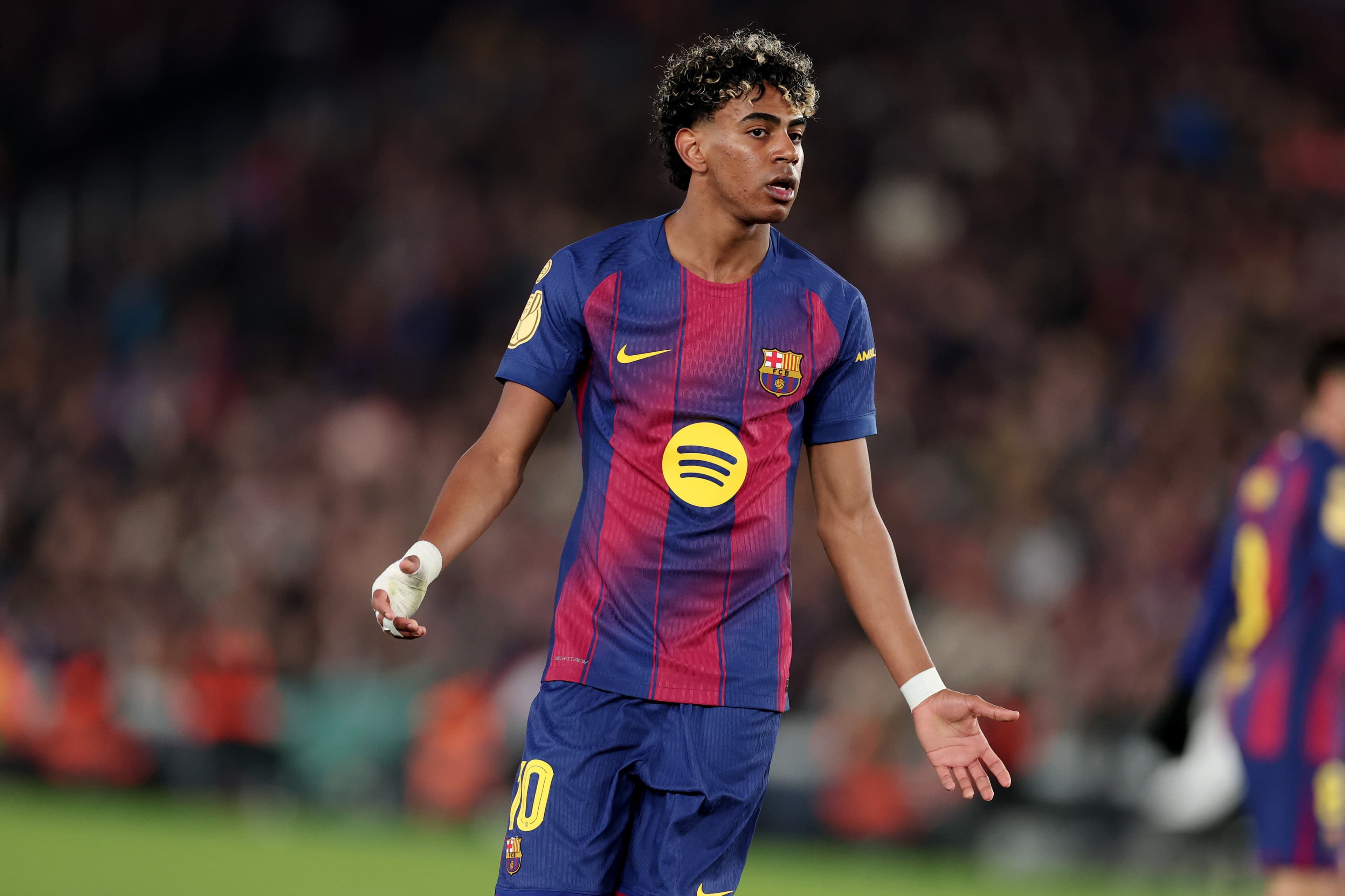 Raging FC Barcelona fans rally for tough battle as team fights hard against Seville in must-win Ligue 1 clash!