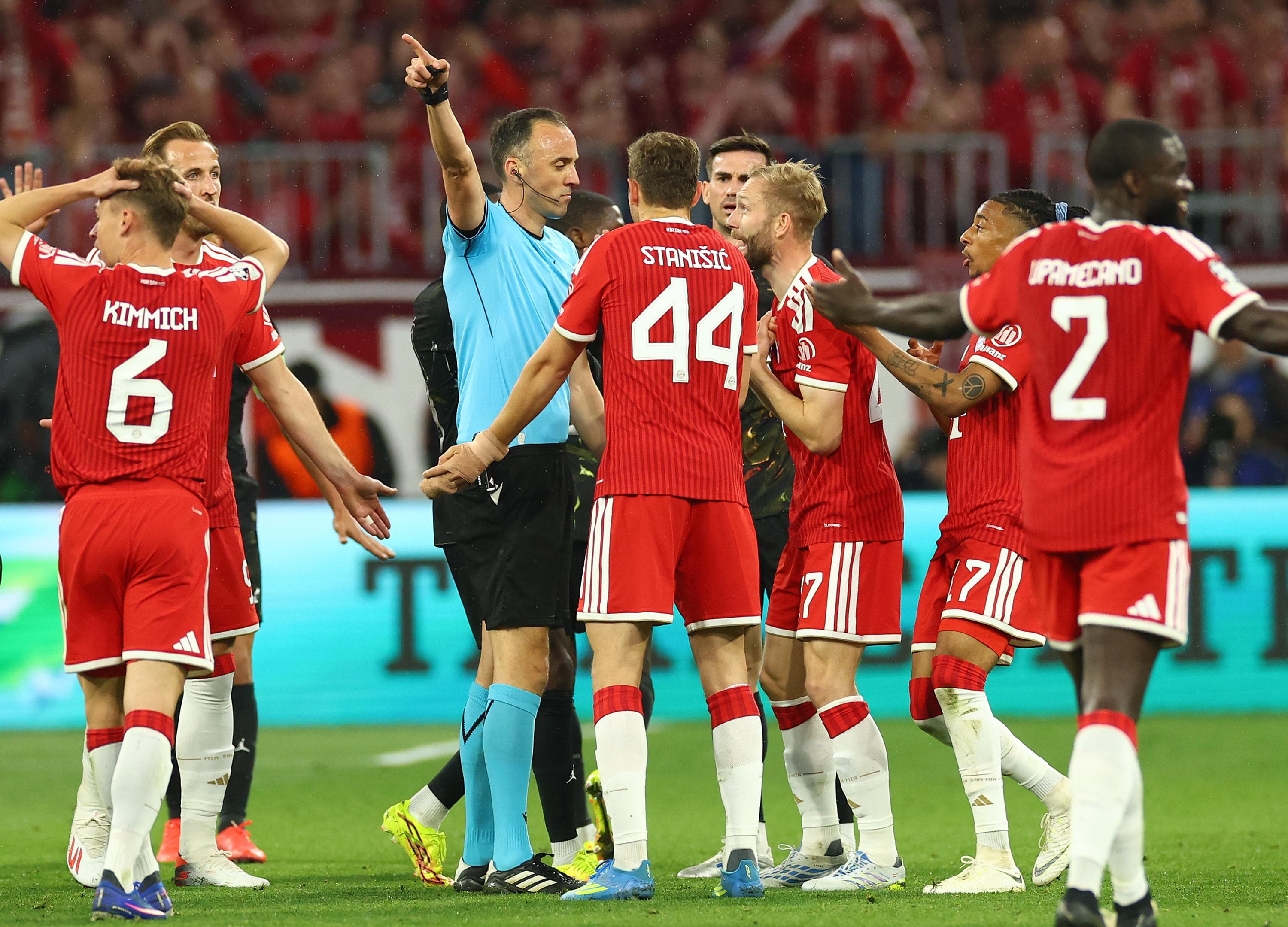 ‘To be honest, I didn’t understand what he was doing’ — Bayern Munich star slams ref after elimination by PSG