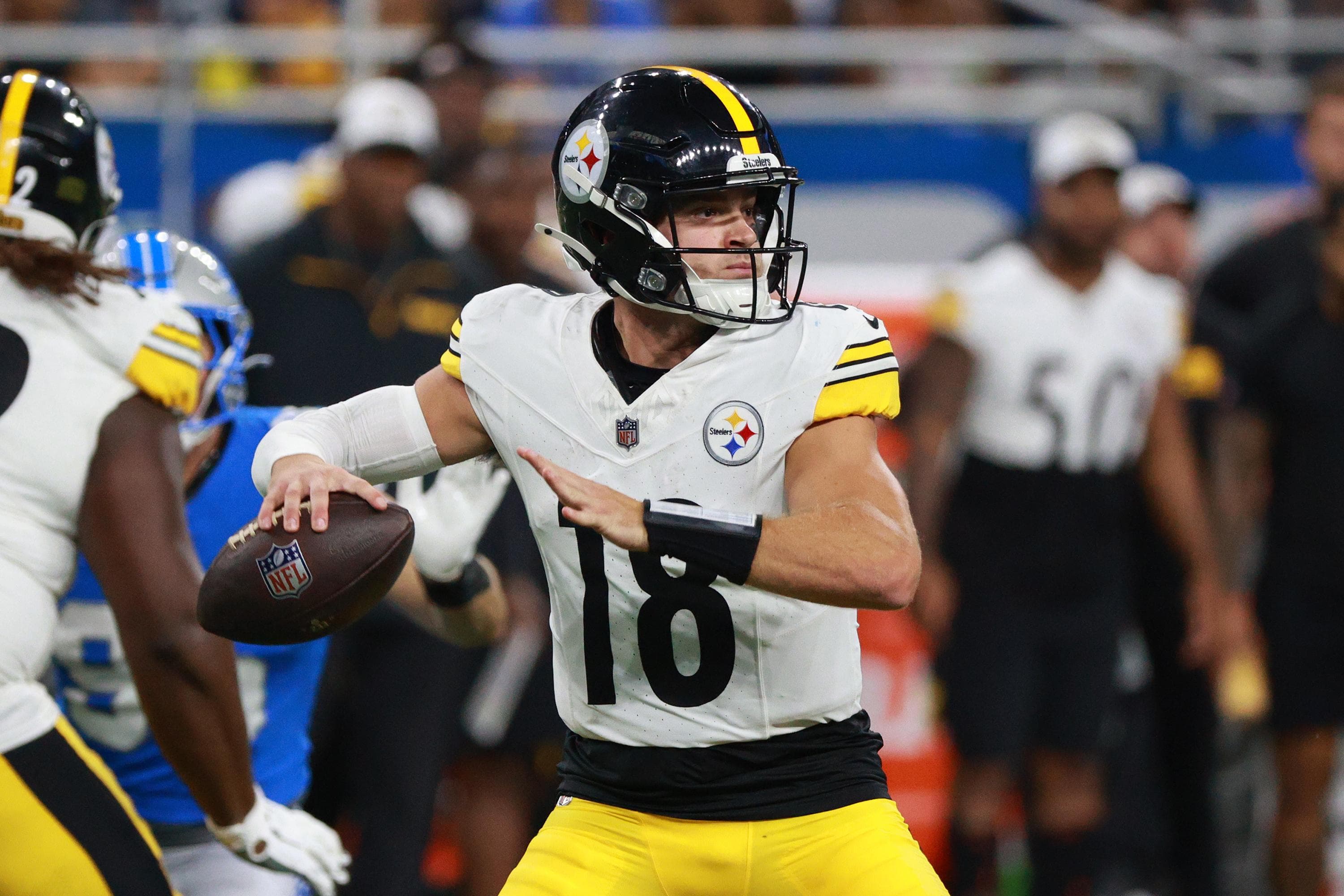 Former Steelers QB signs with UFL team