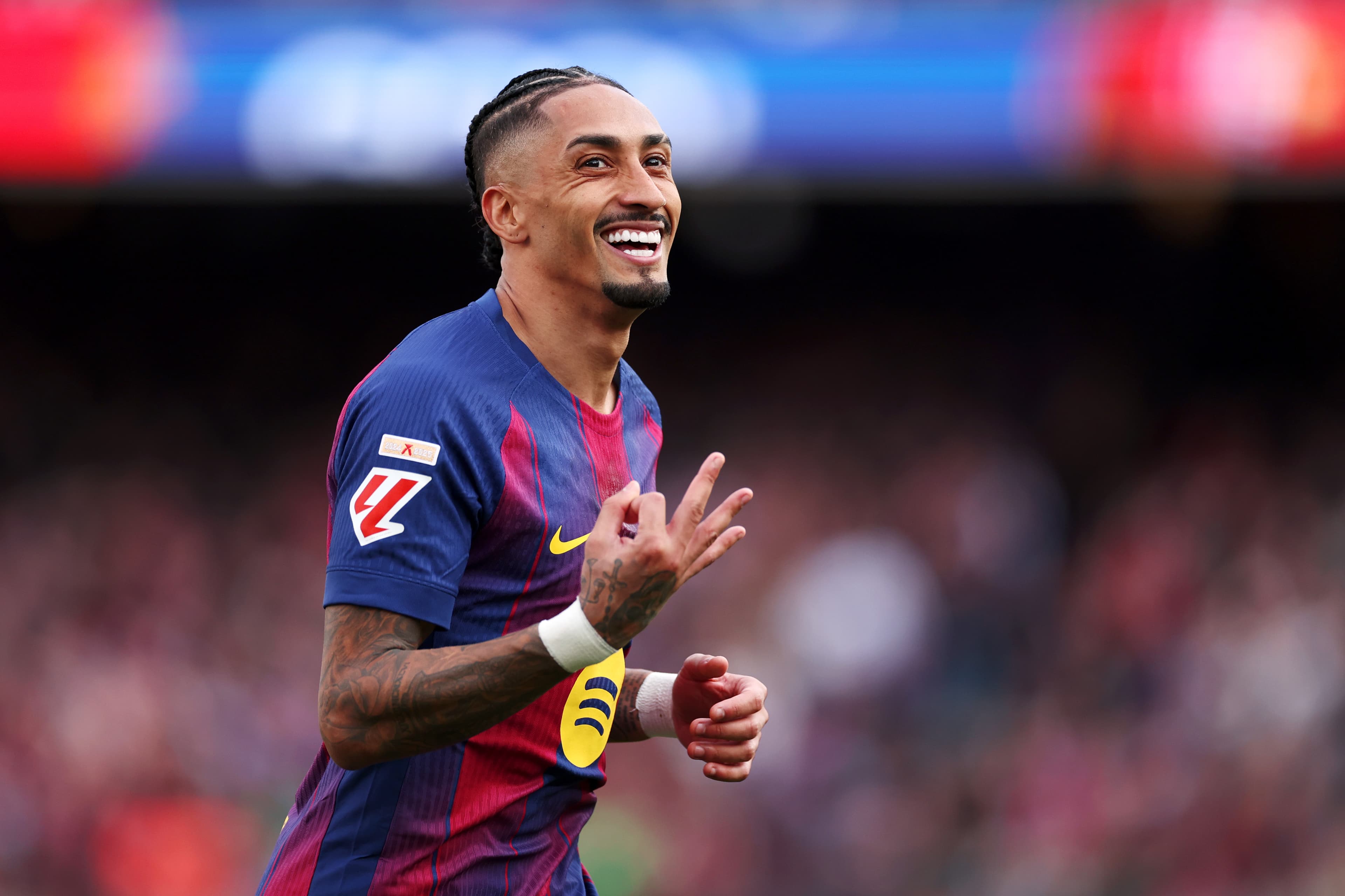 New Headline: ¡La Liga Clásico en el Parque Güell! Barça vs. Sevilla Empieza la Guerra por la Serie A!