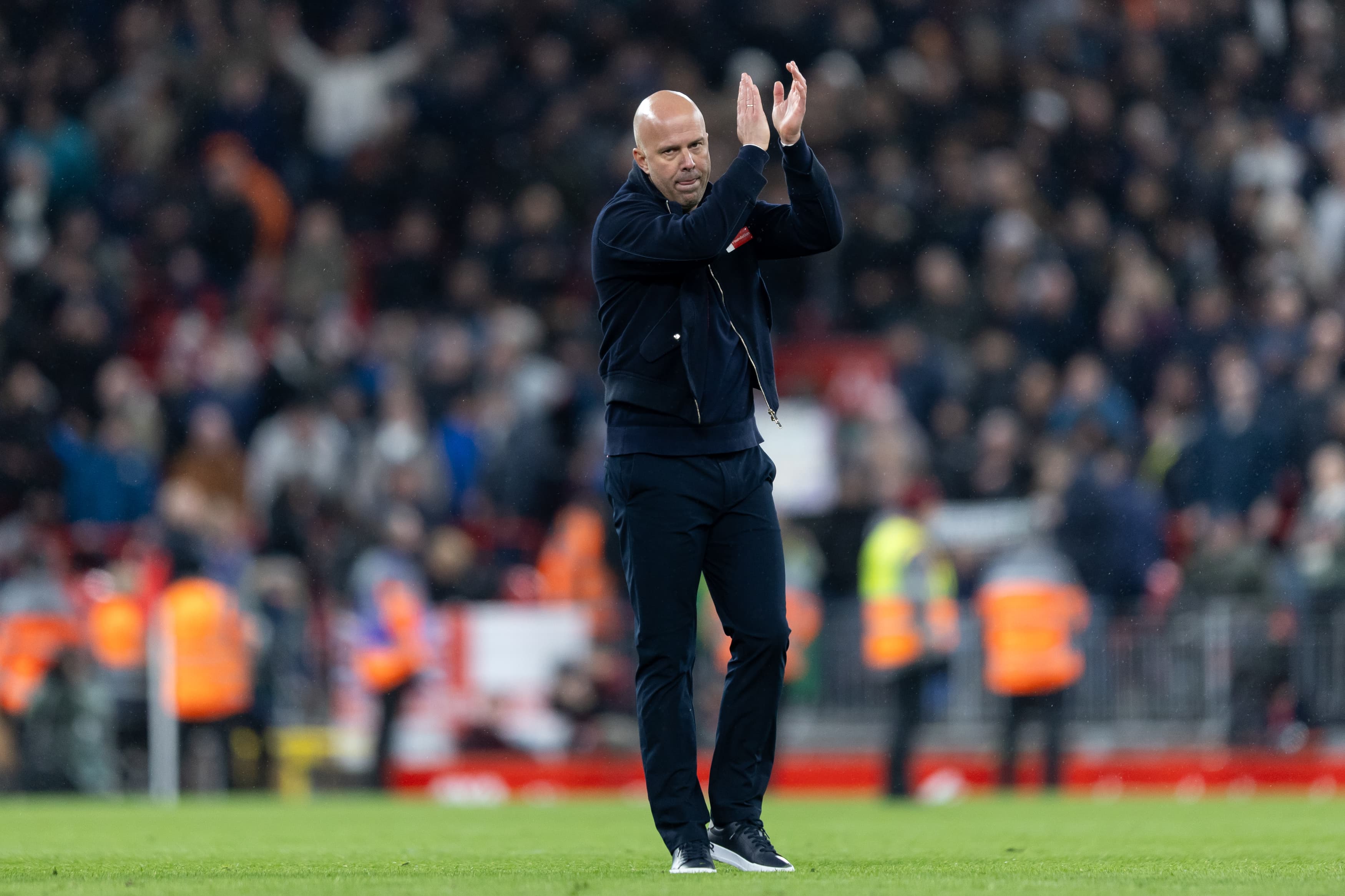 Strong Liverpool Demolishes Galatasaray in Exciting Victory, Celebrating on Streets!