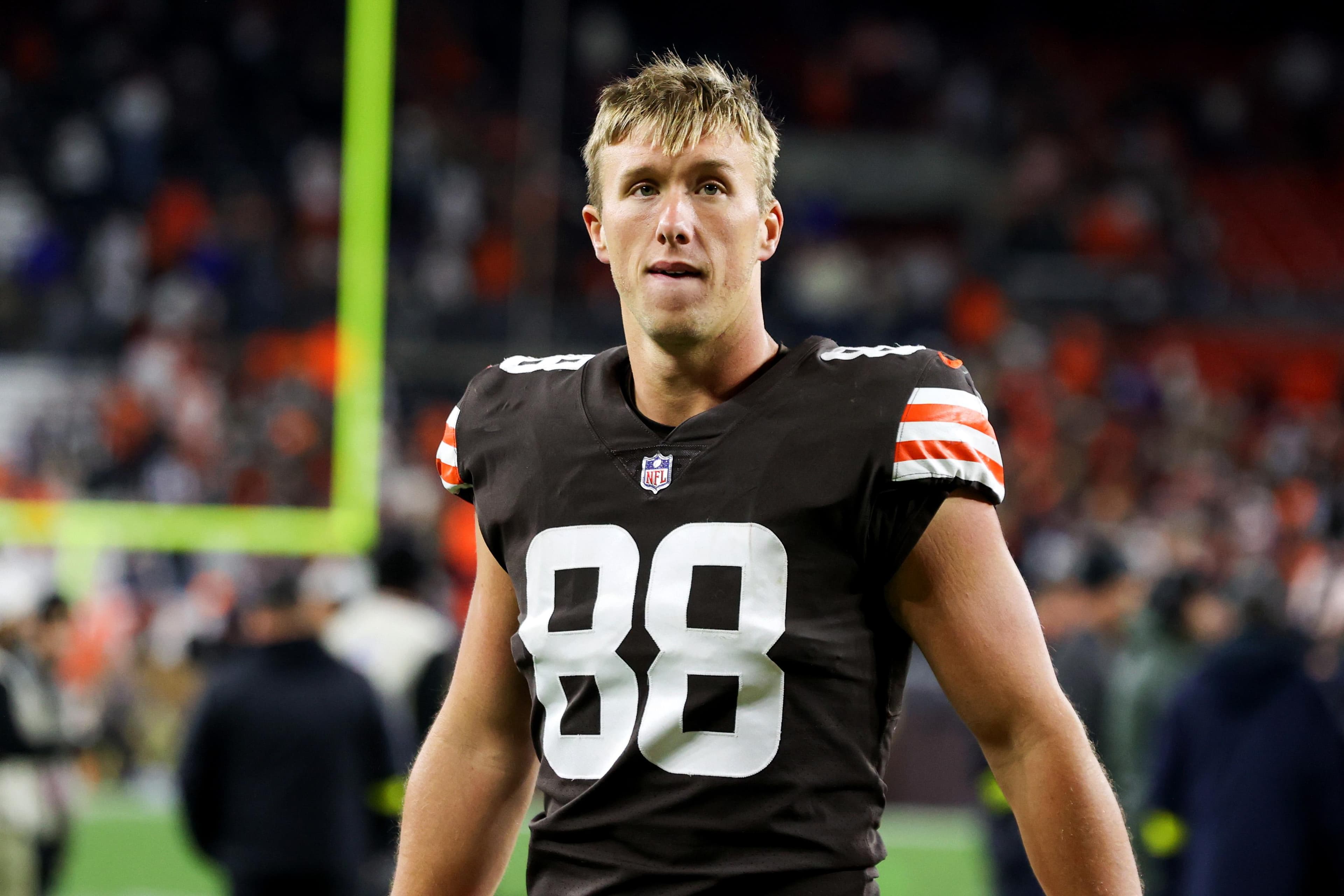 How much it cost the Seahawks to sign former Browns tight end
