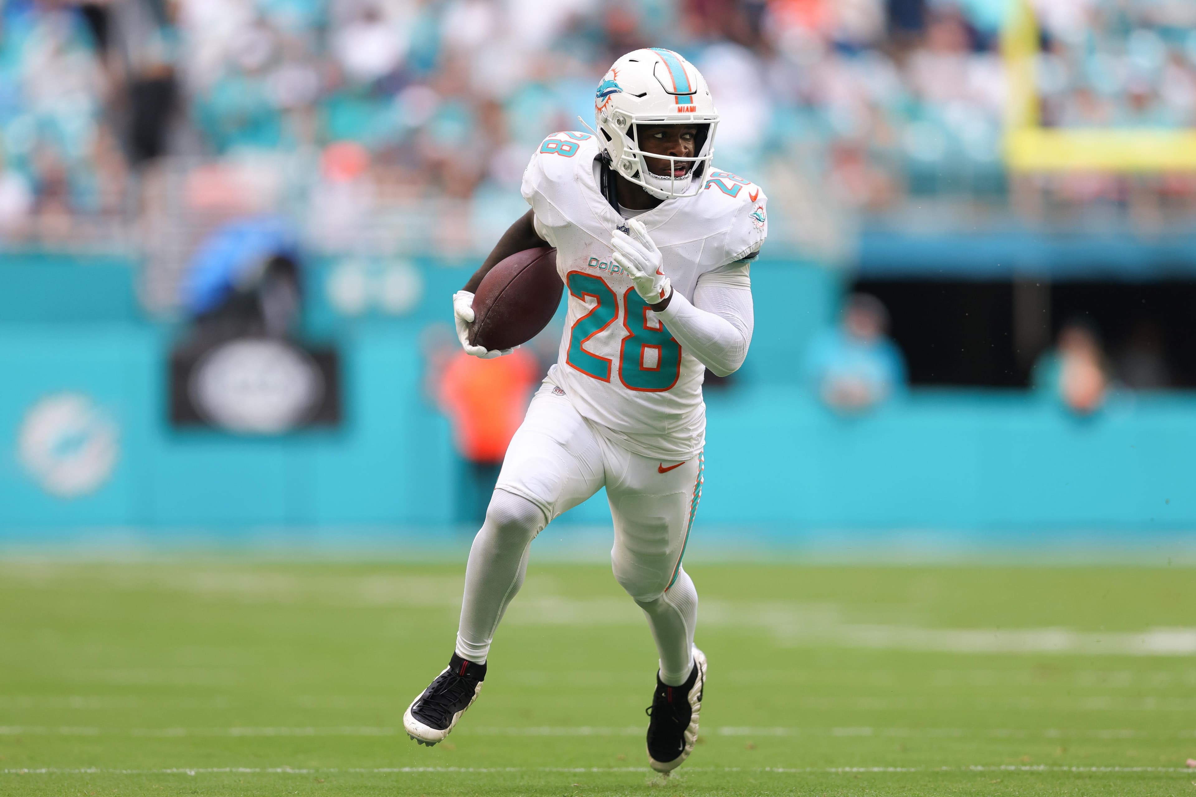 The numbers behind a new contract for De’Von Achane
