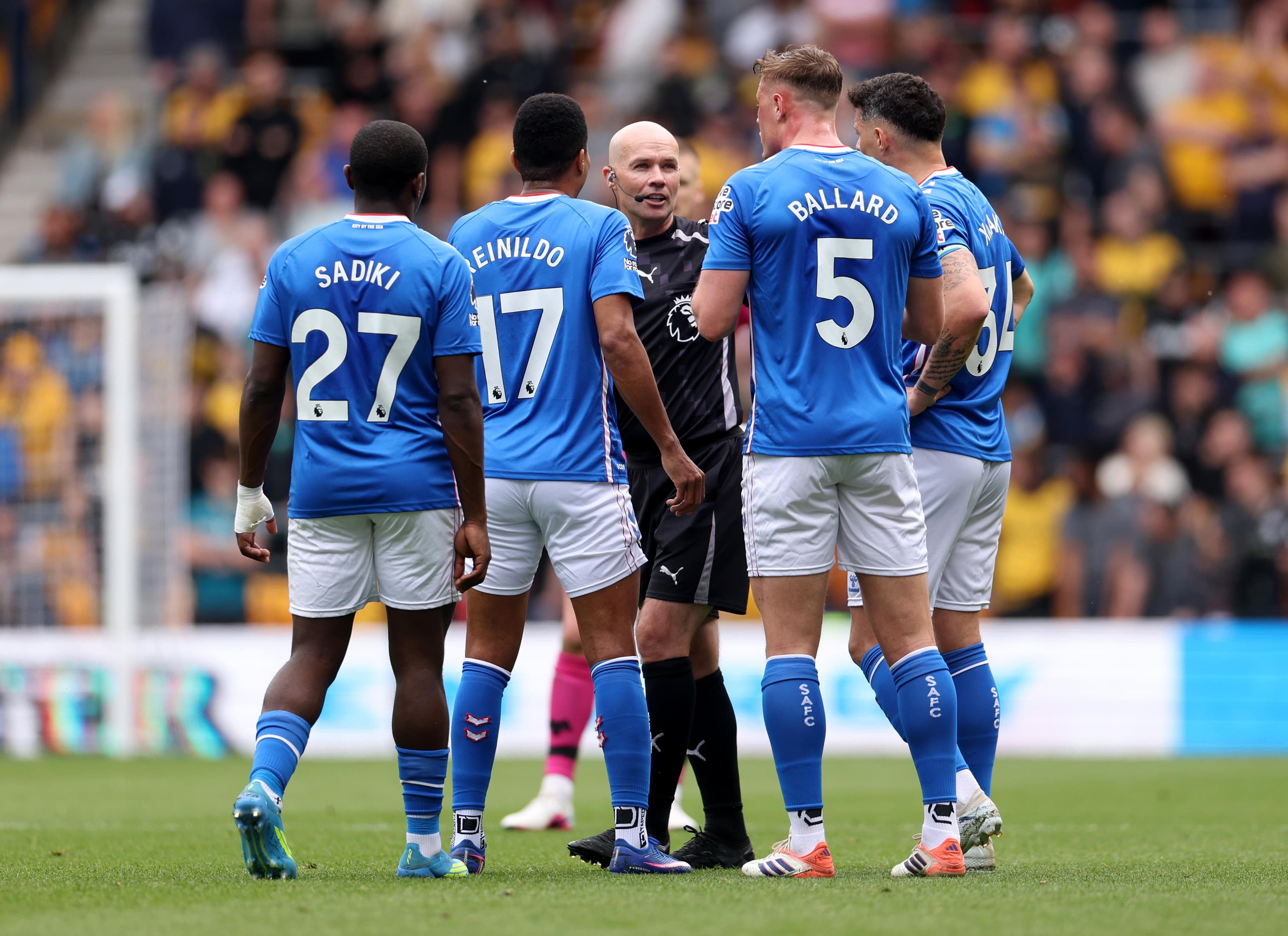 Talking Points: Wolves vs Sunderland – Hair Pull, Red Card And VAR!