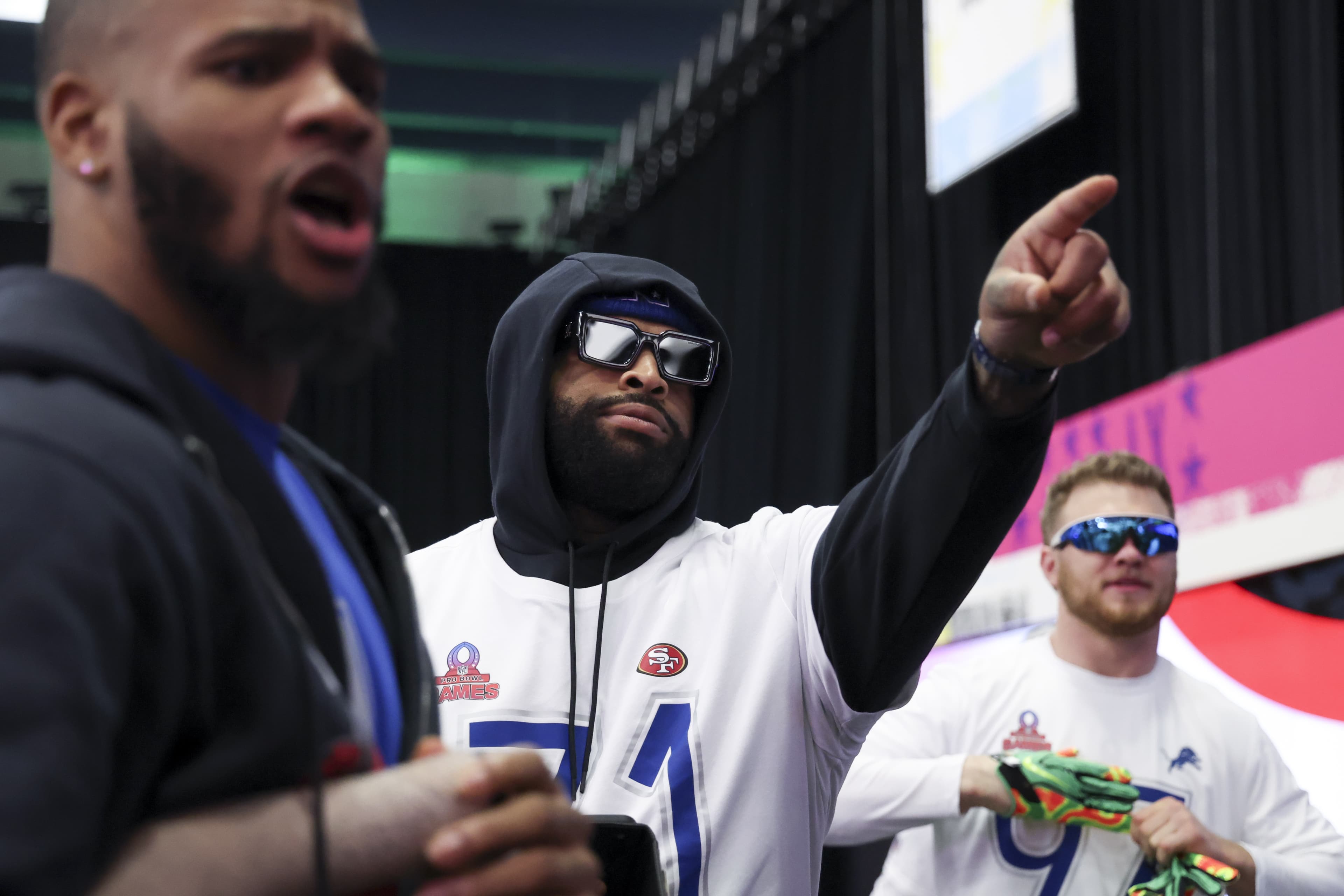 49ers News: Trent Williams is locked and loaded