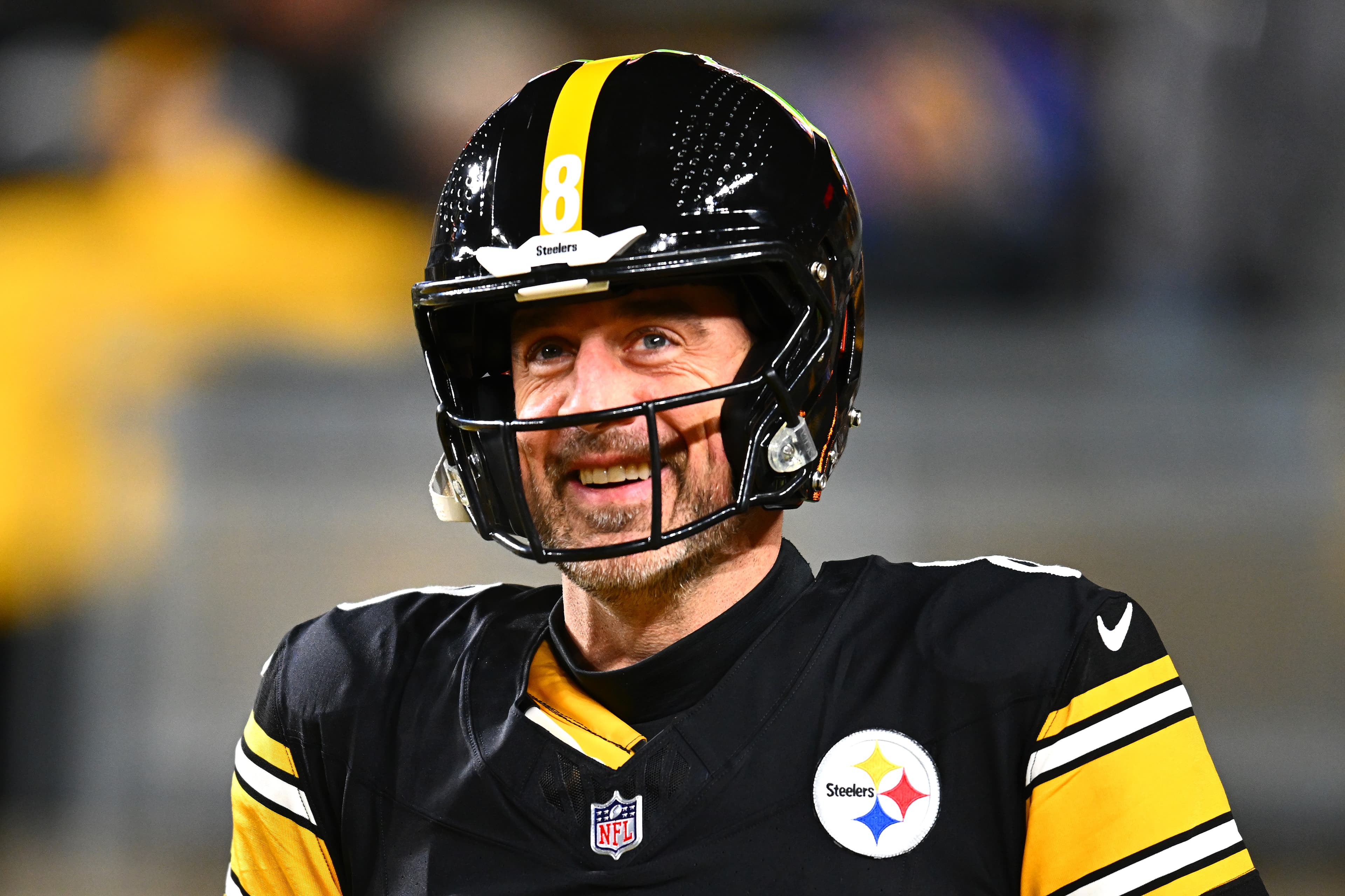 Aaron Rodgers re-signing with Steelers for 2026 season