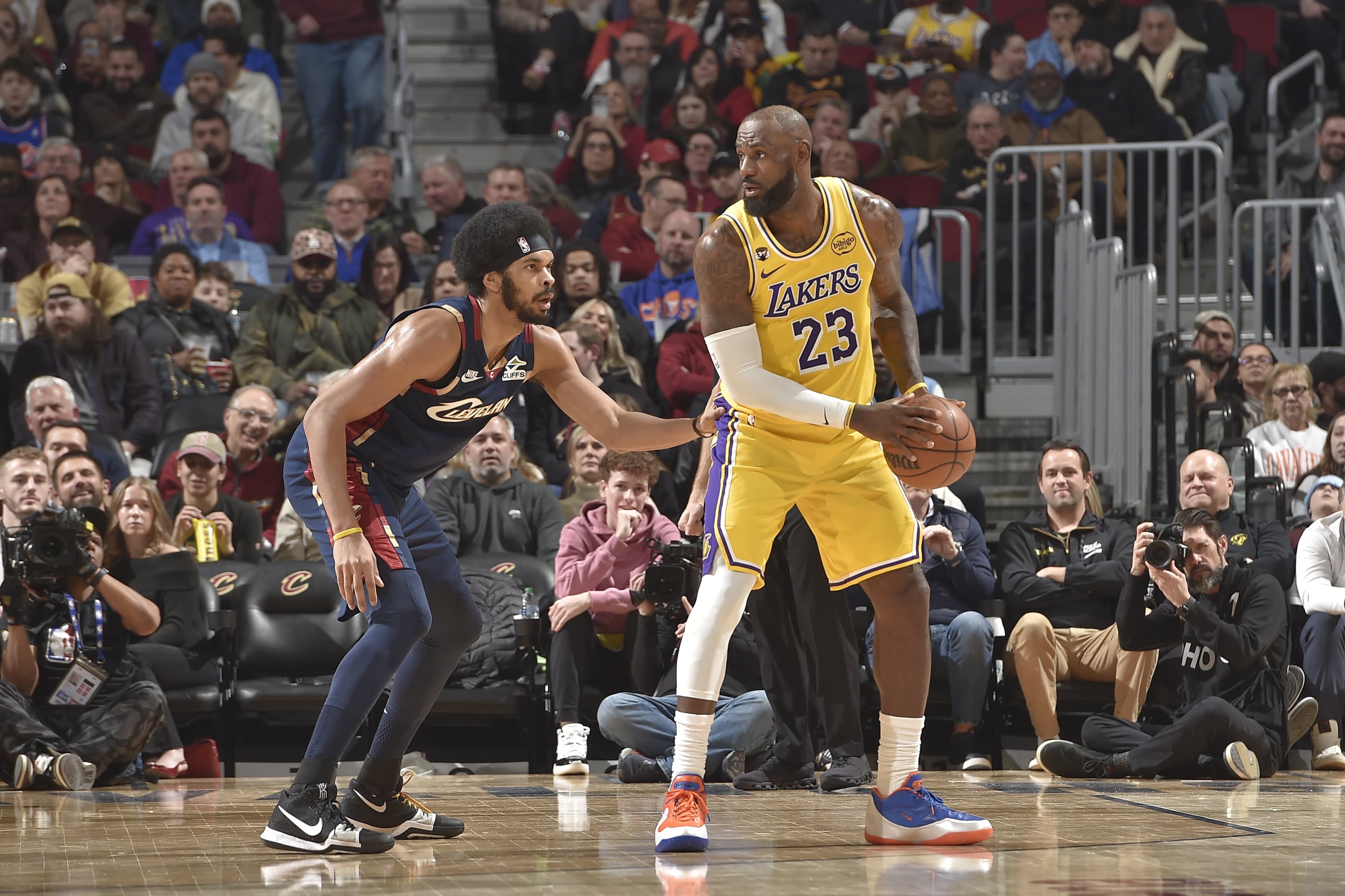 Cavs at Lakers open gamethread