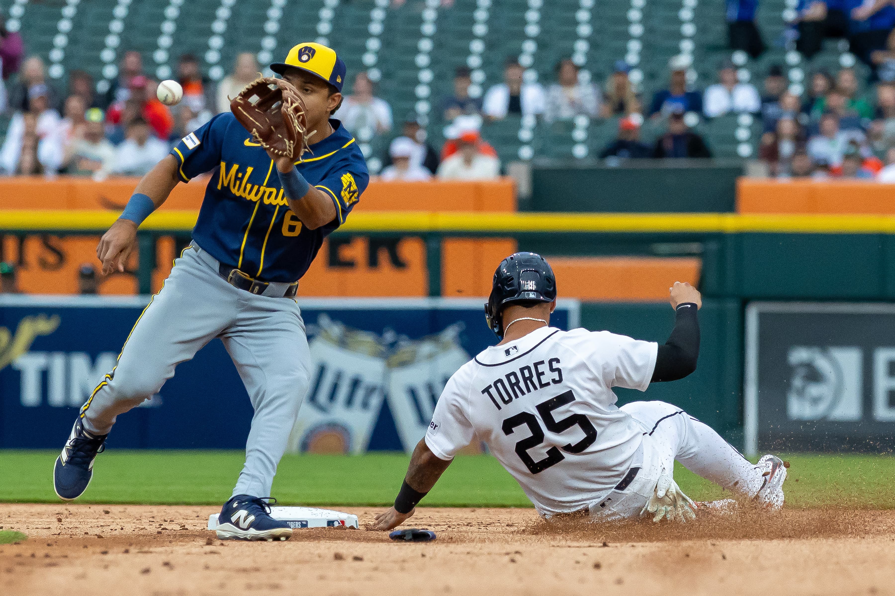 Tigers 4, Brewers 12: Defensive woes and a flailing bullpen sink Tigers