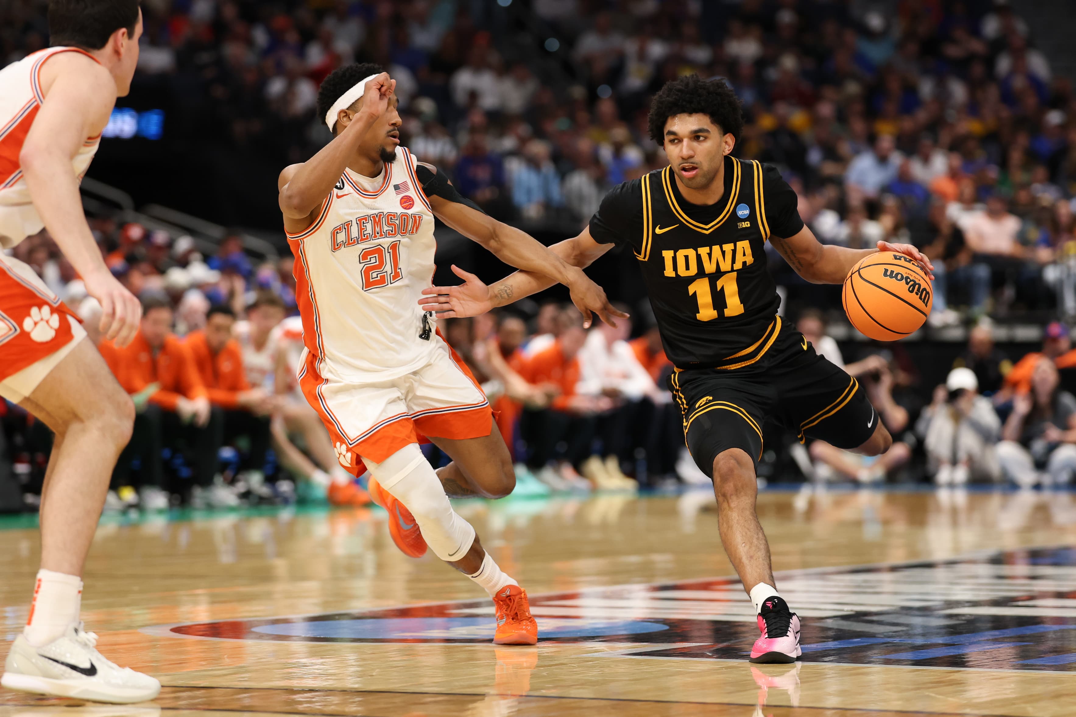 Hawks beat Clemson, 67-61, in first NCAA Tournament win since 2021