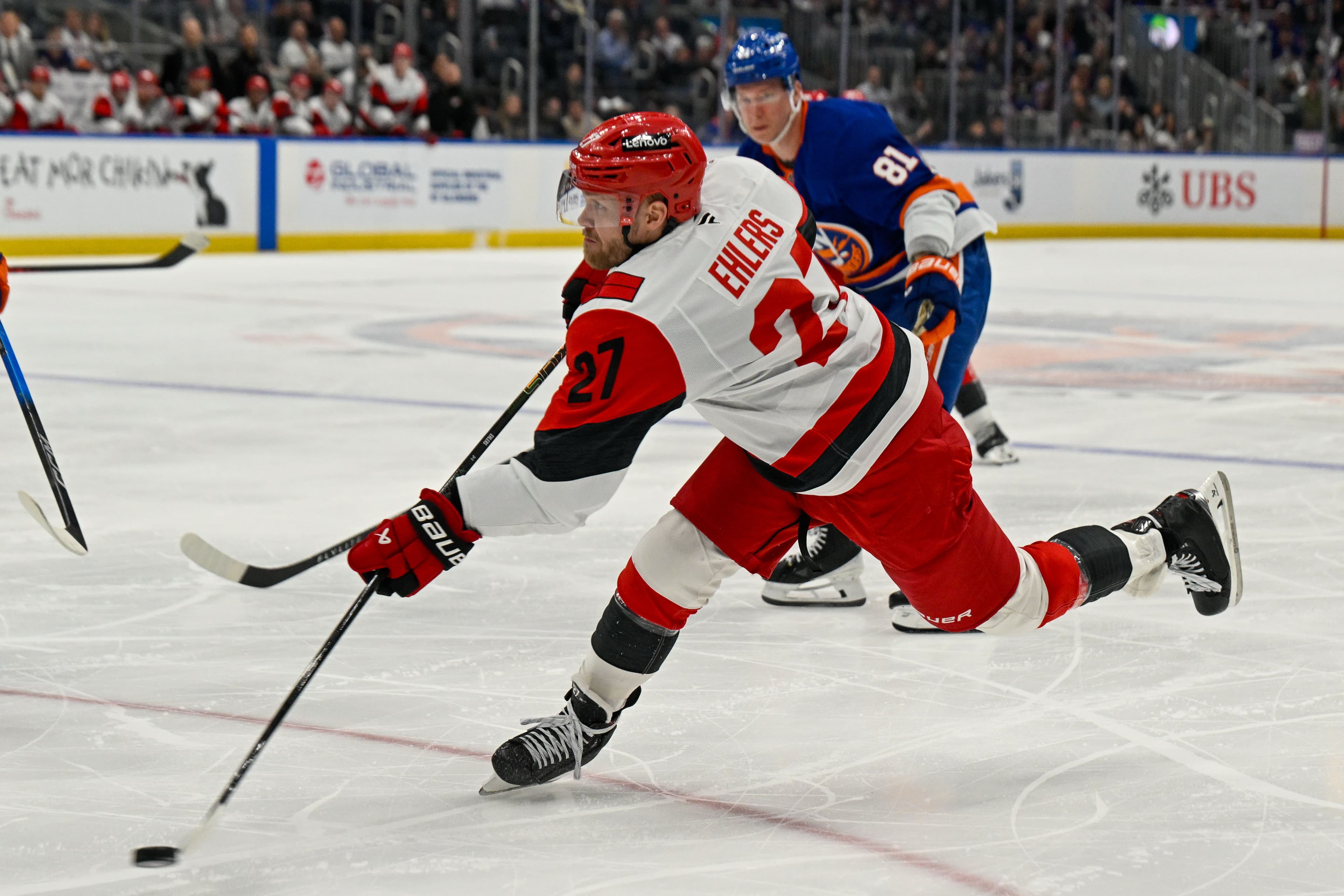 Hurricanes 2, Islanders 1
