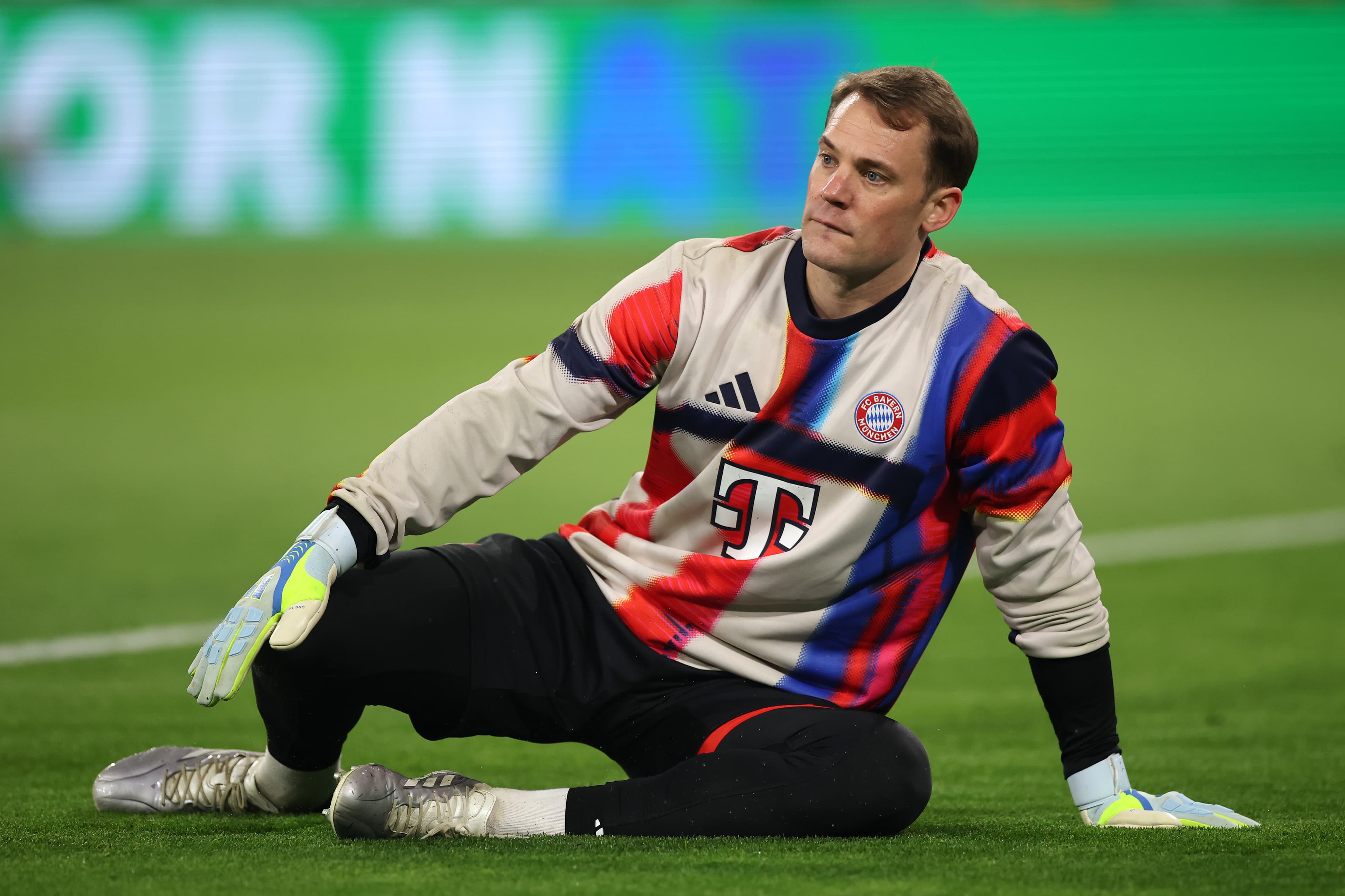 Uli Hoeneß would like Manuel Neuer to stay another year at Bayern Munich