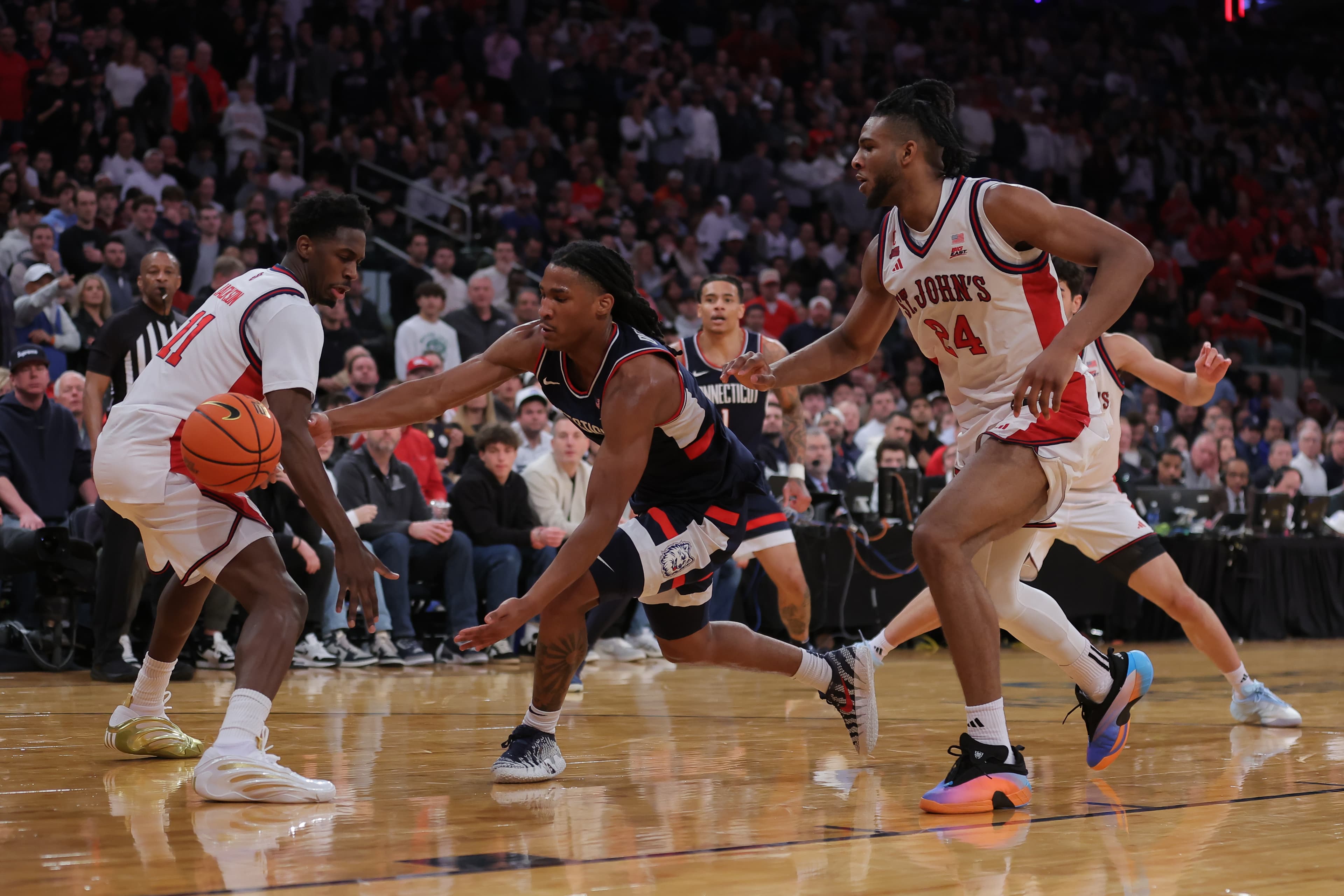 🚨 Lakers Taking Down the Bulls Heist!