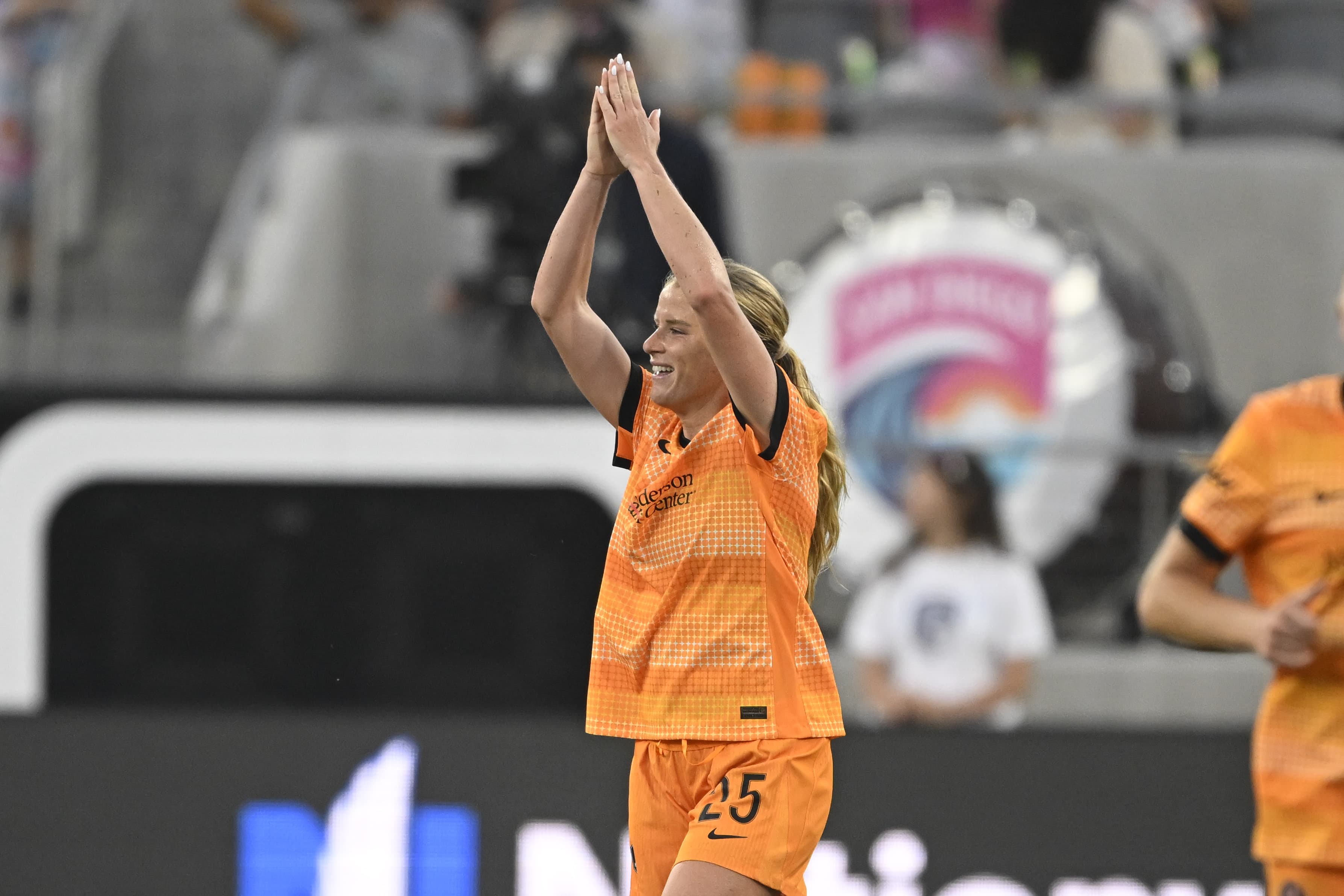 Houston Dash’s Makenzy Robbe suffers a season-ending injury