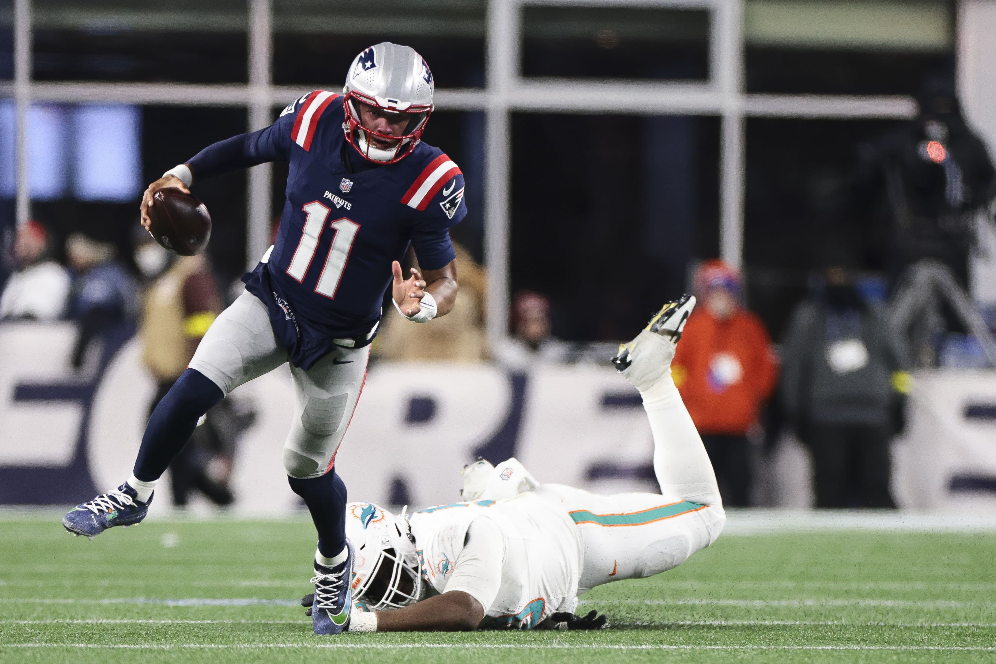 Patriots release backup quarterback Joshua Dobbs after one season