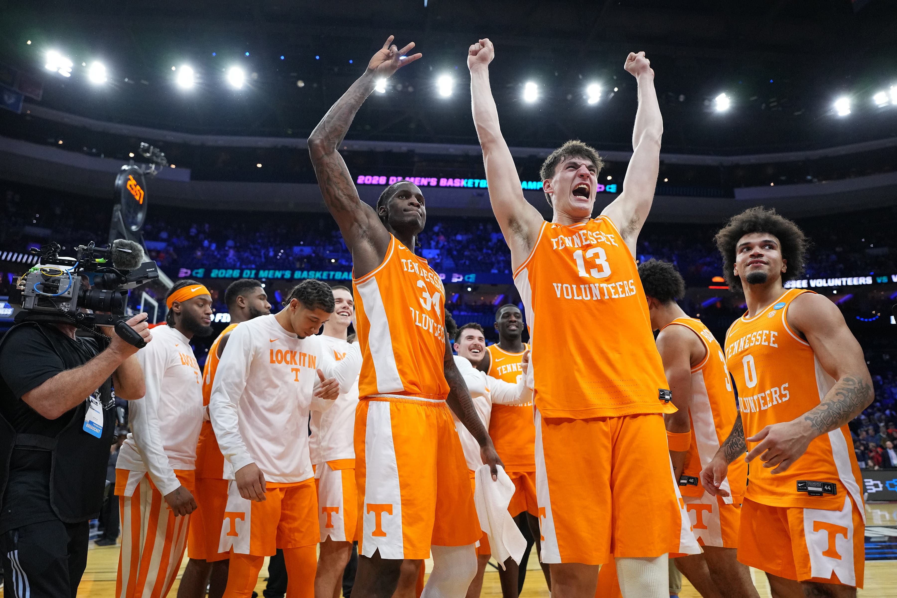 Tennessee knocks off Virginia 79-72, advances to fourth straight Sweet Sixteen