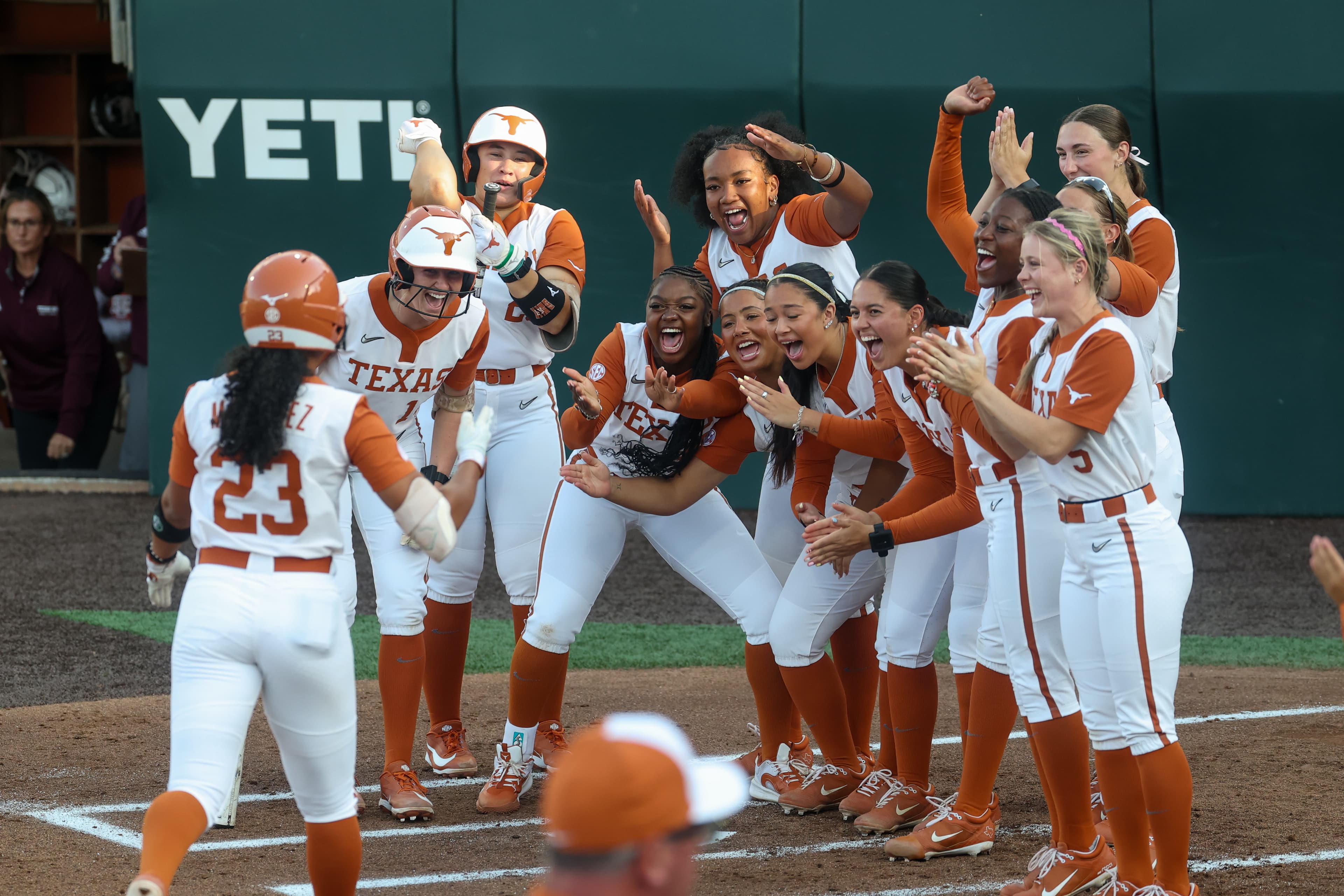 No. 1 Texas wins Lone Star Showdown series against No. 15 Texas A&M, 2-1