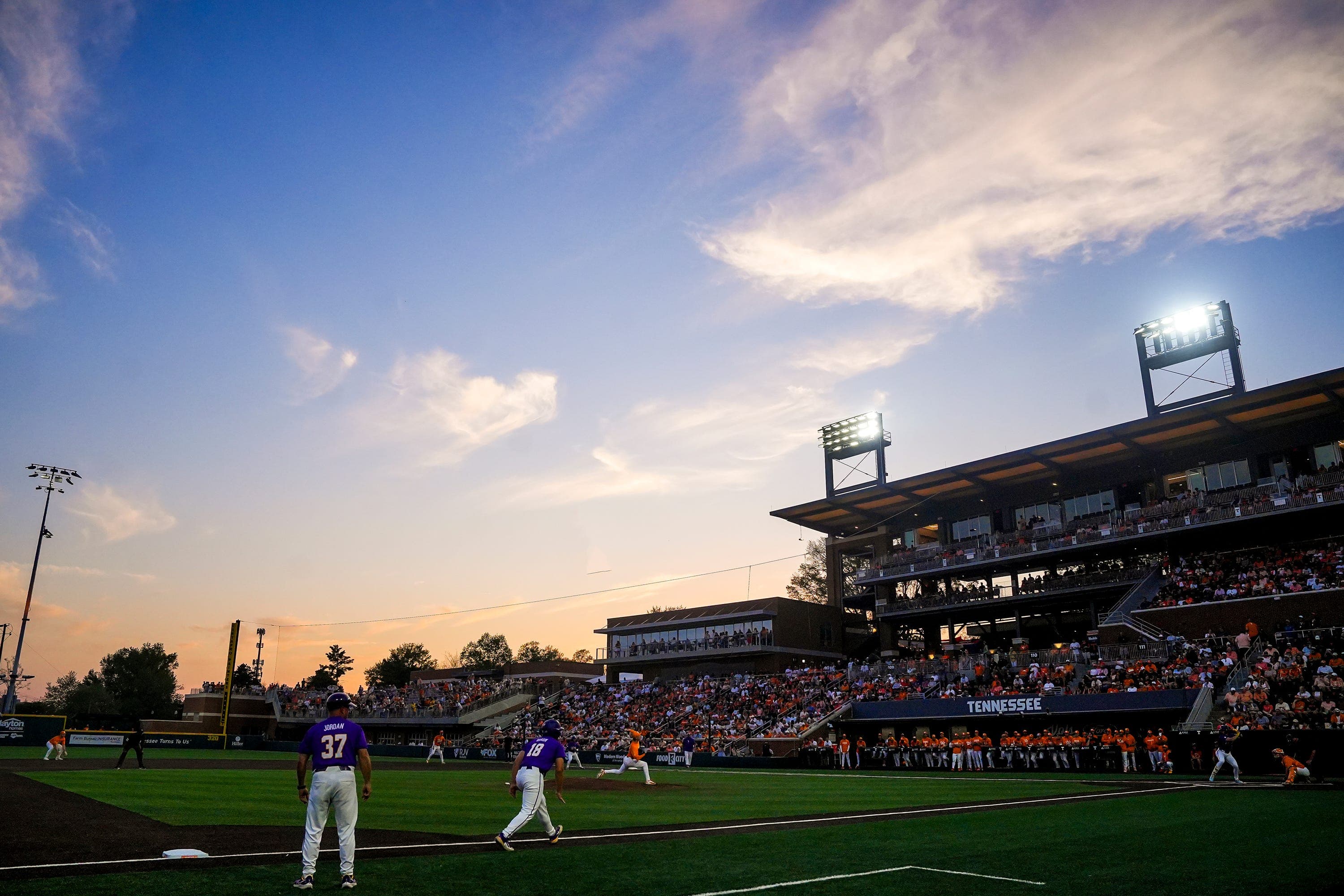 Tennessee bounces back 4-1, evens series with LSU