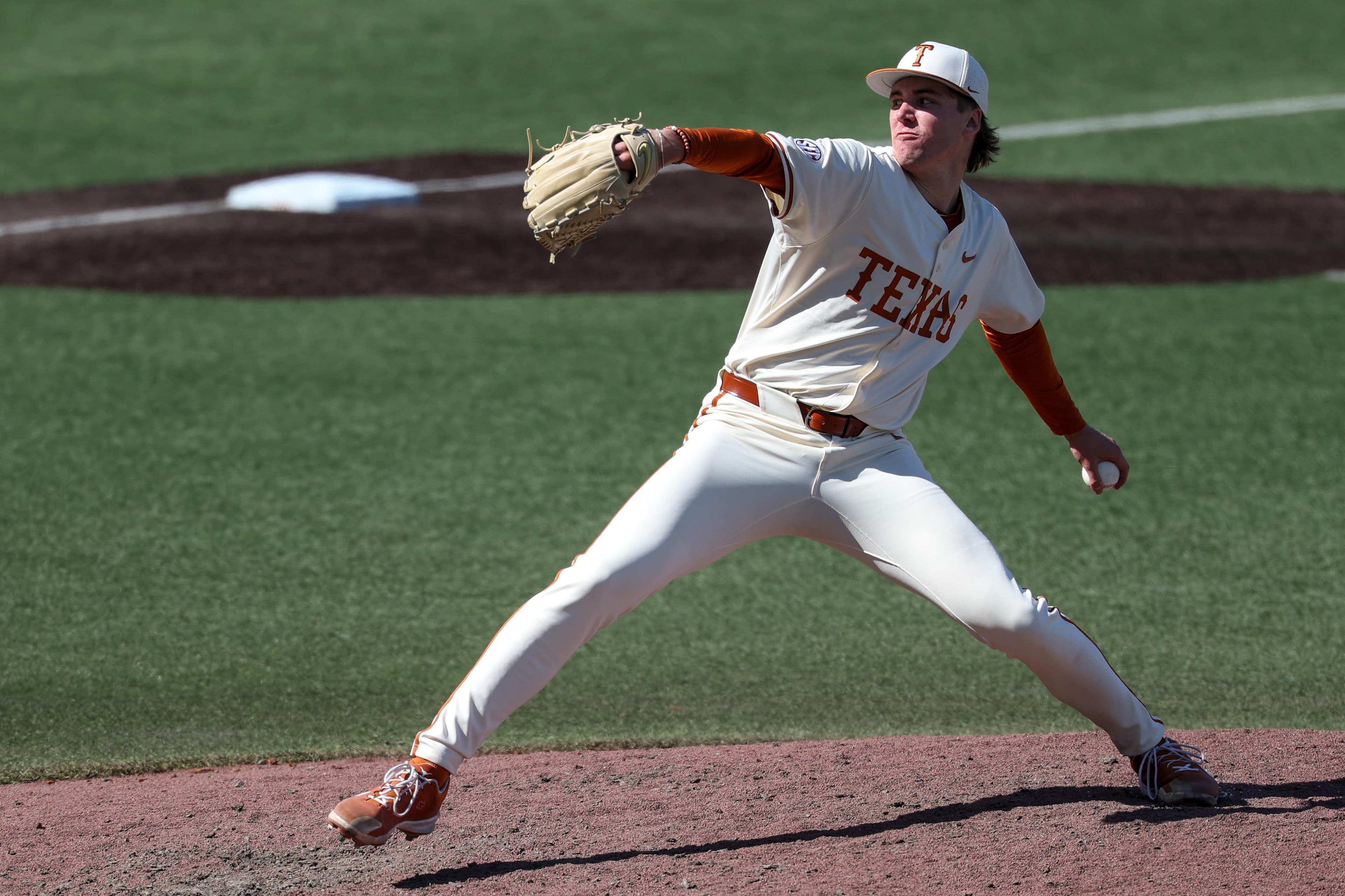 Longhorns Daily News: Dylan Volantis of Texas Longhorns Defeats LSU’s Zac Cowan in SEC Pitcher of the Week