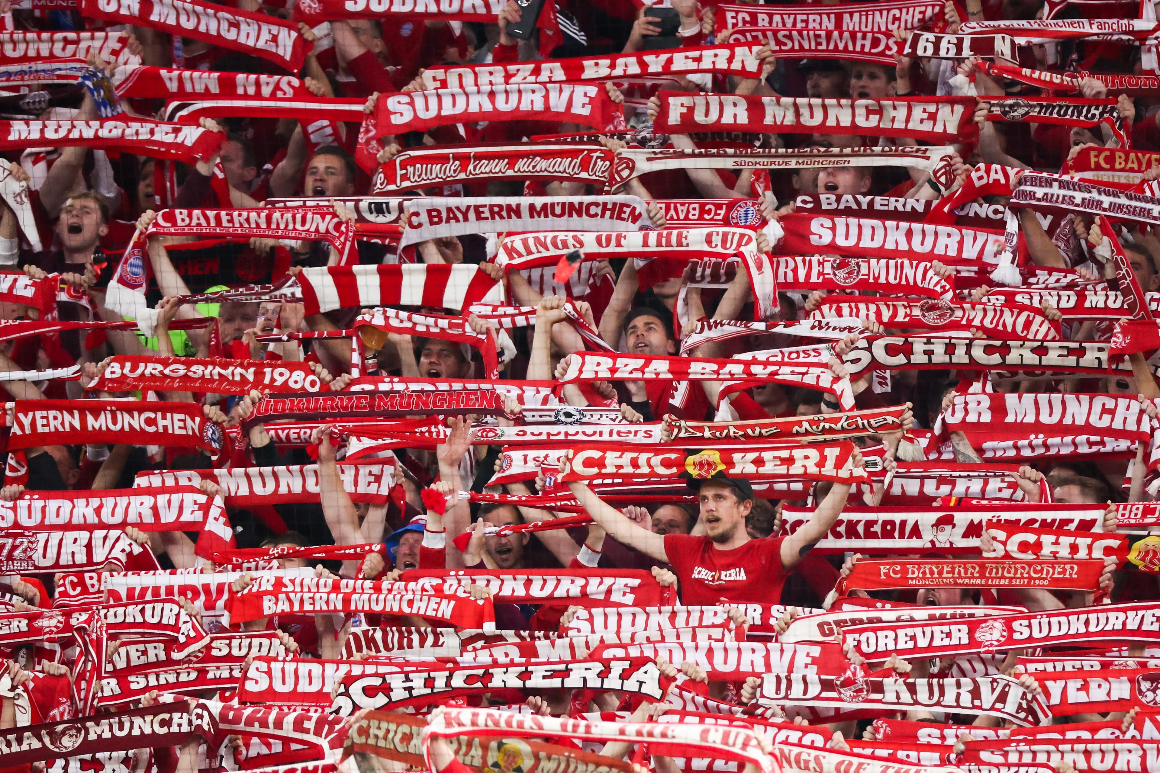 Bayern Munich fans thank team for ‘insane’ season