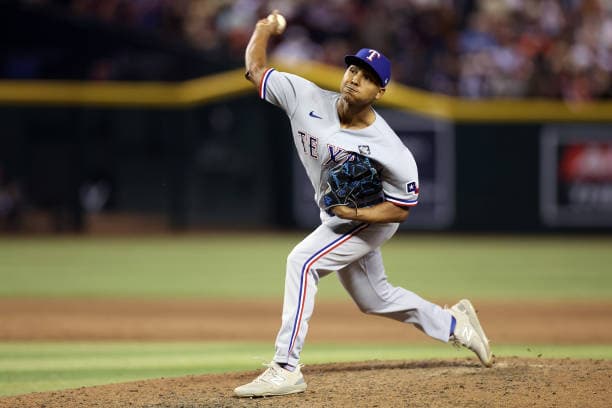 Padres add veteran reliever to elite bullpen depth