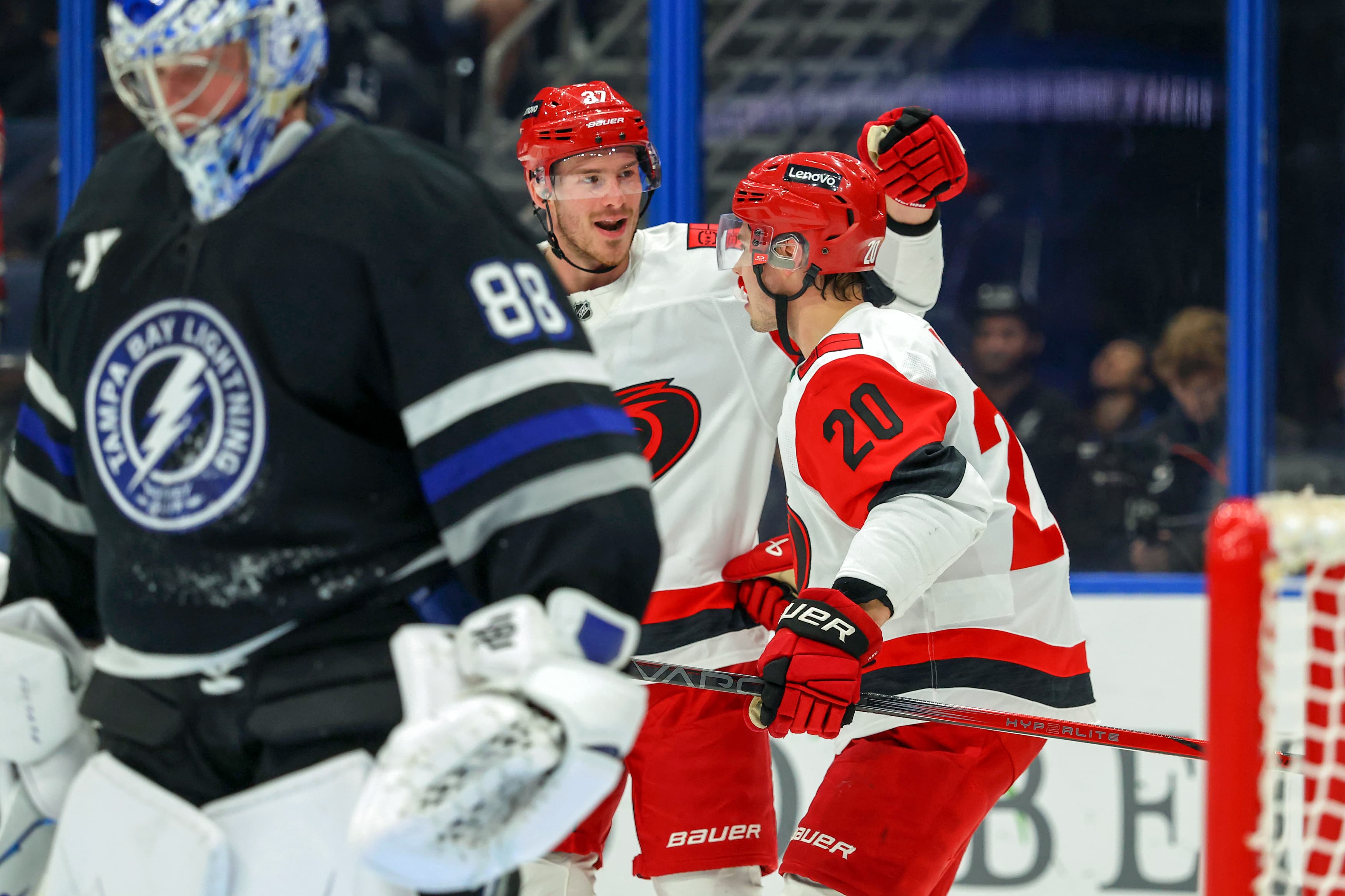 Hurricanes Dominate Lightning 4-2 in Exciting Match!