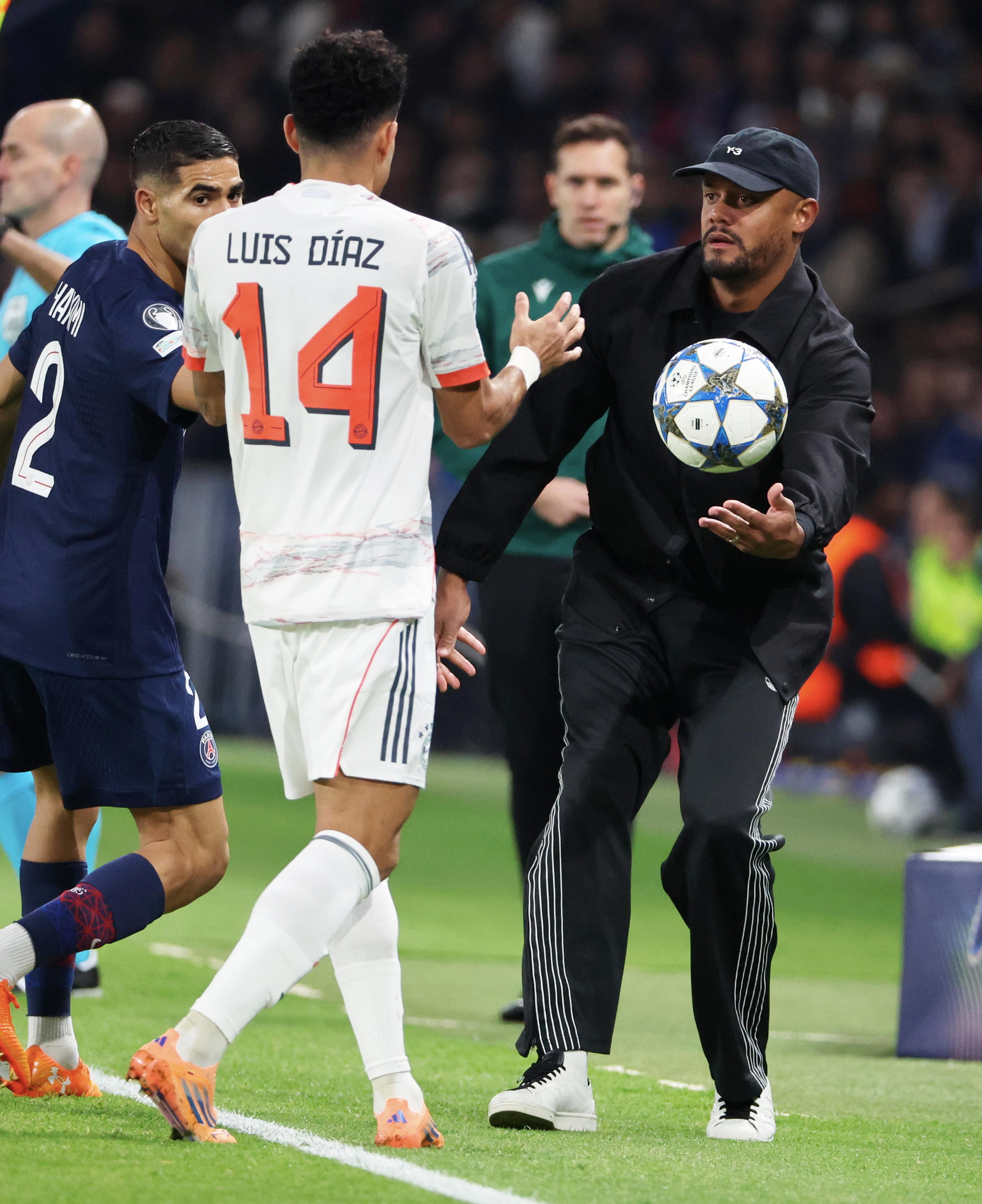 Vincent Kompany tips his cap to Bayern Munich for signing Luis Díaz