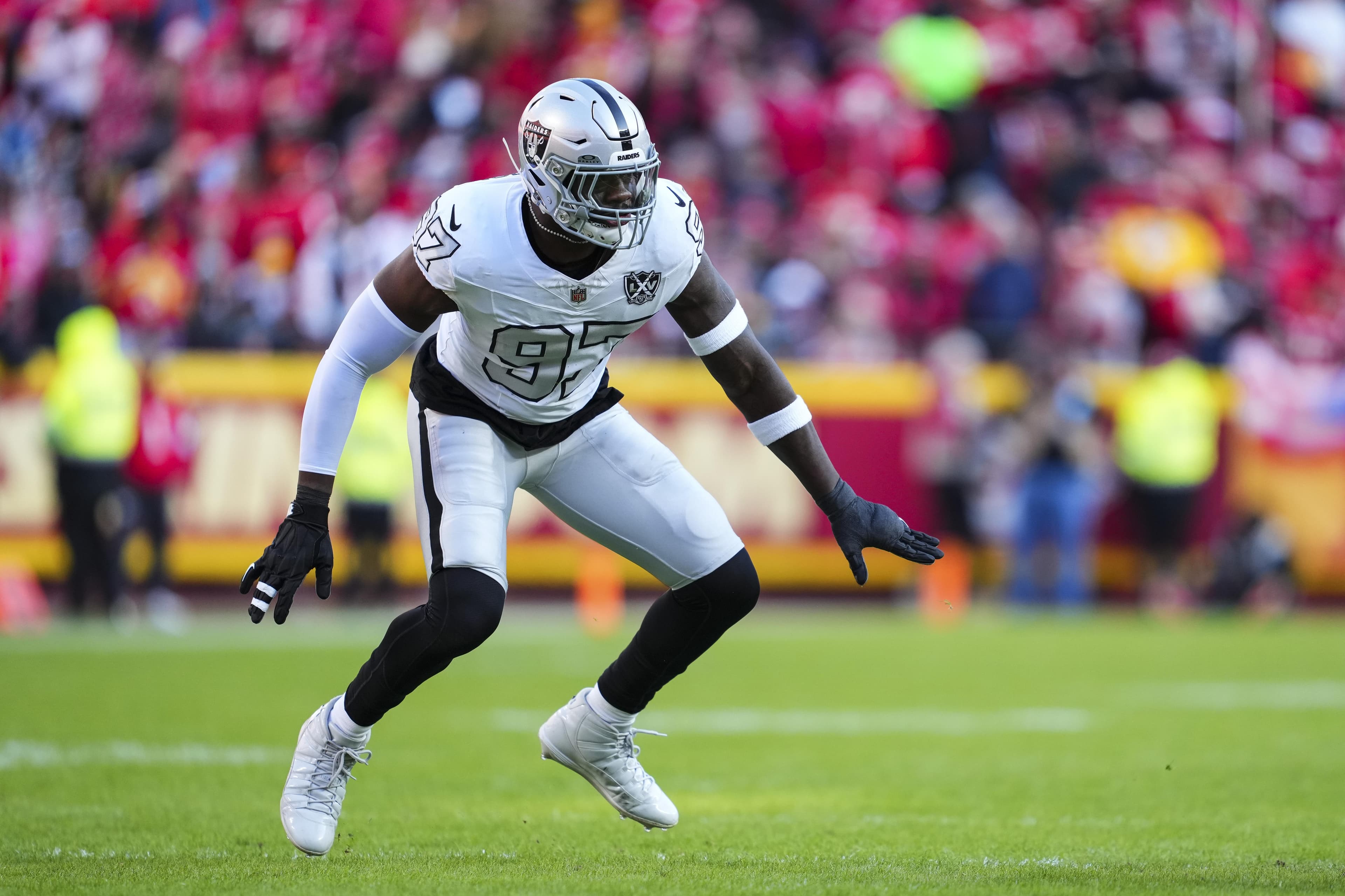Patriots host speedy edge rusher on free agency workout