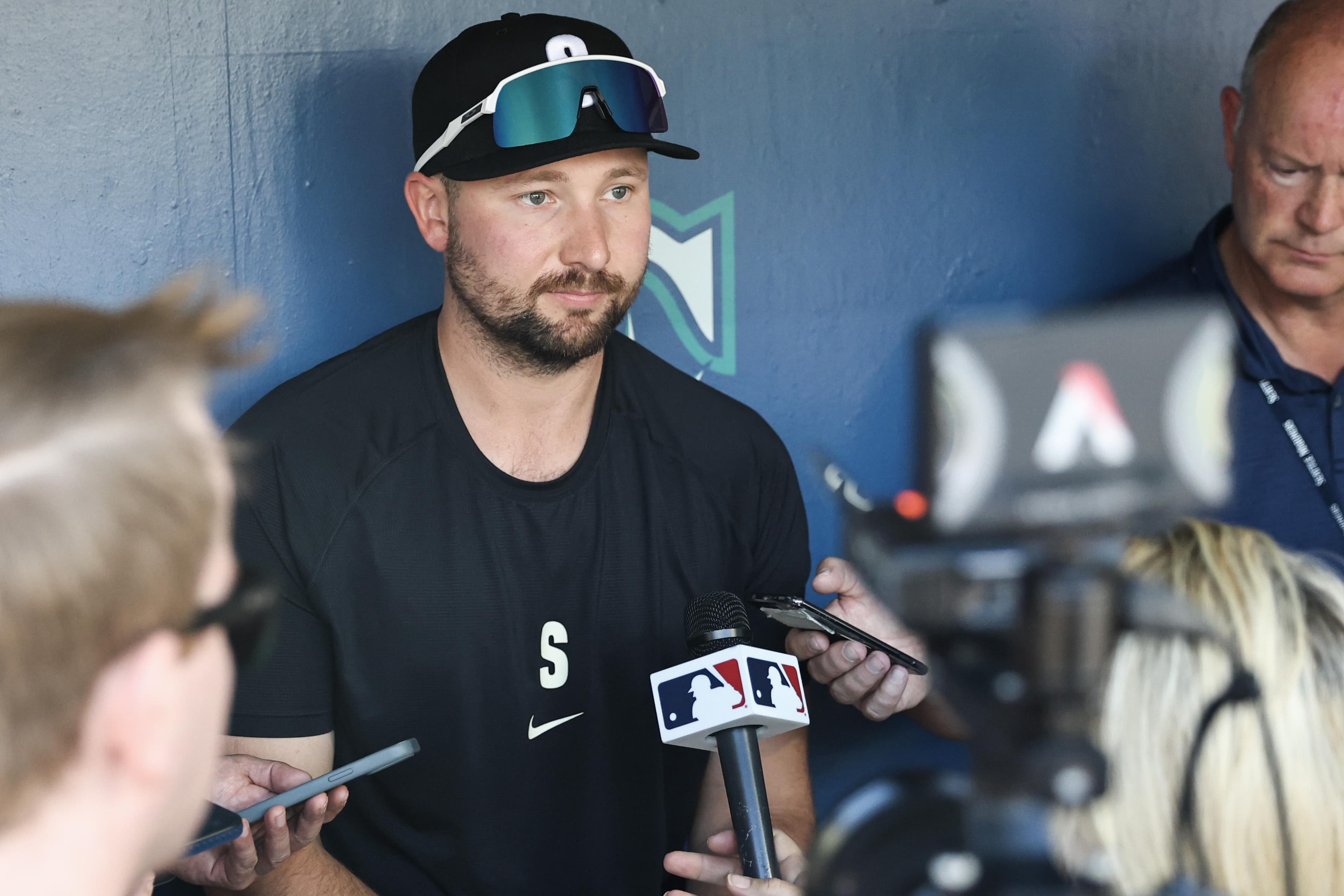 Cal Raleigh out of Mariners lineup for second day with right side pain