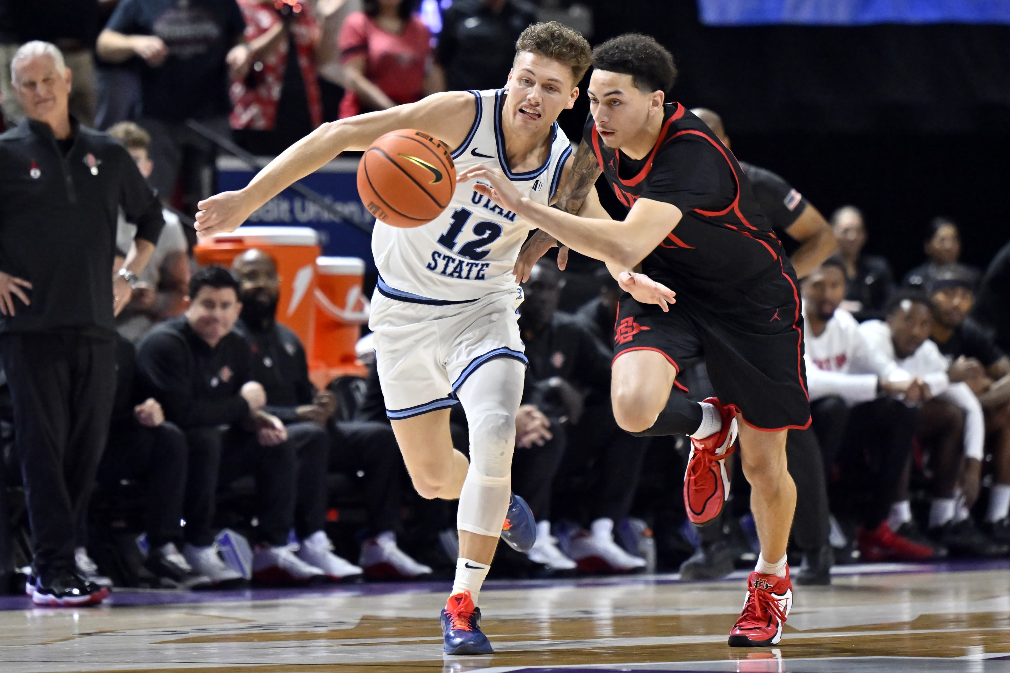 Dominating Showdown: Aztecs Claiming Top Spot 73-62!