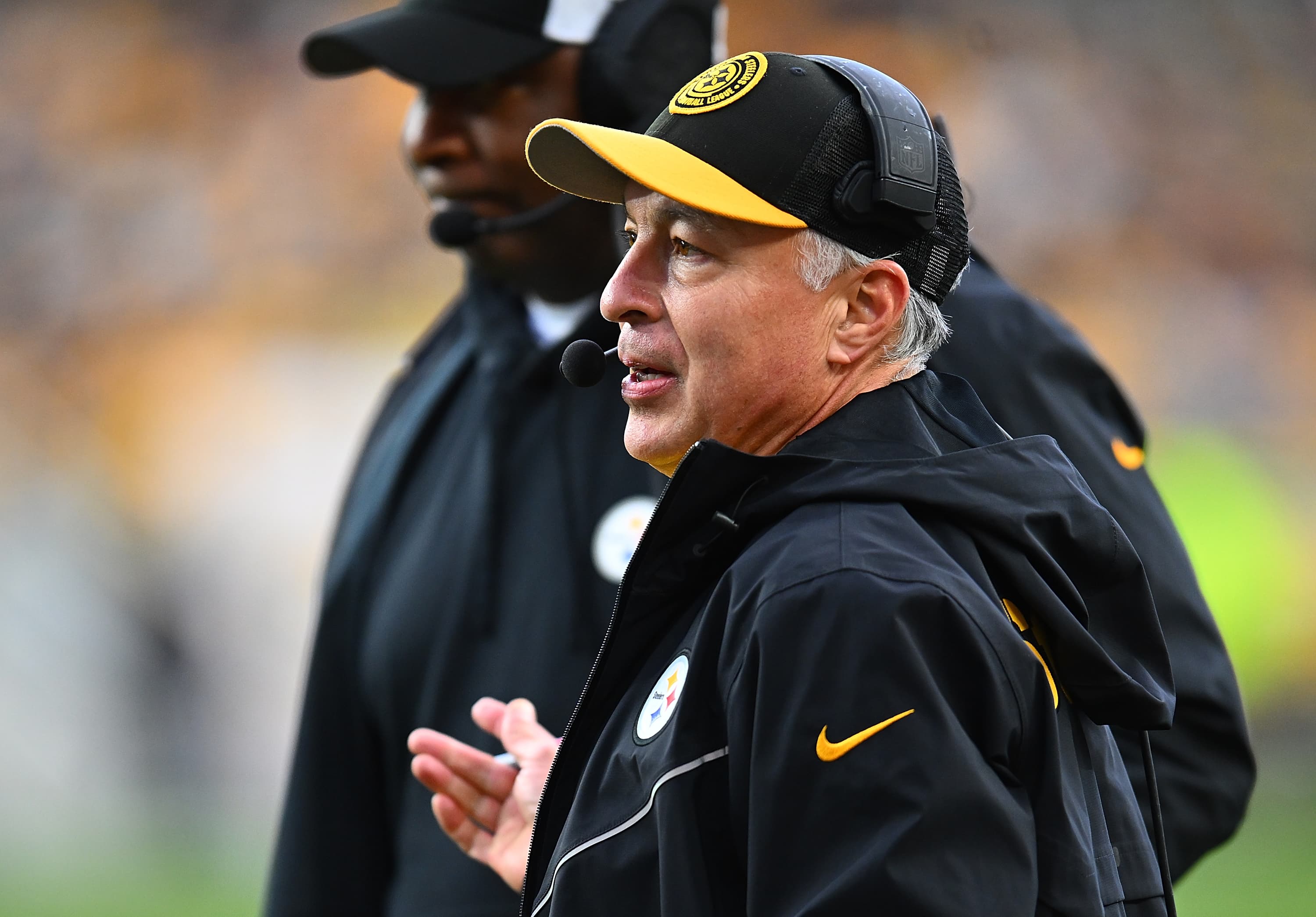 Raiders hiring quarterbacks coach after all