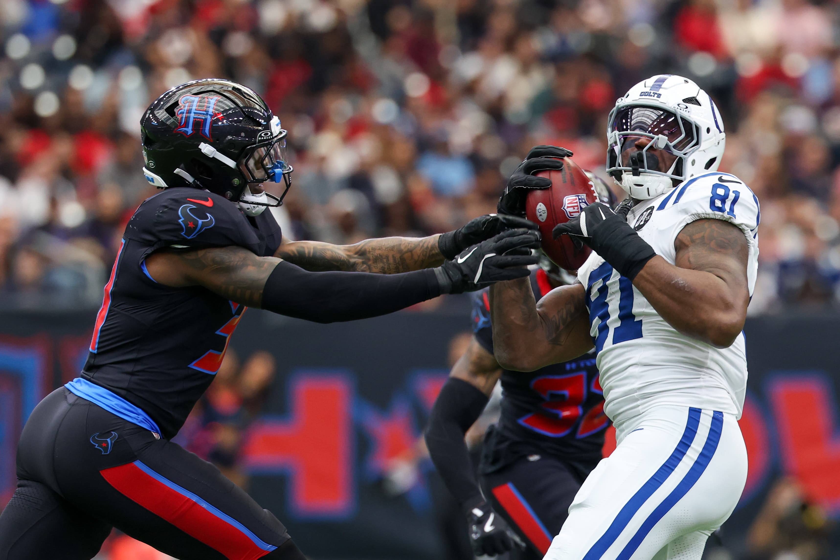 Alien-Cox Lights Up Rivalry Again in Enthusiastic Showdown!