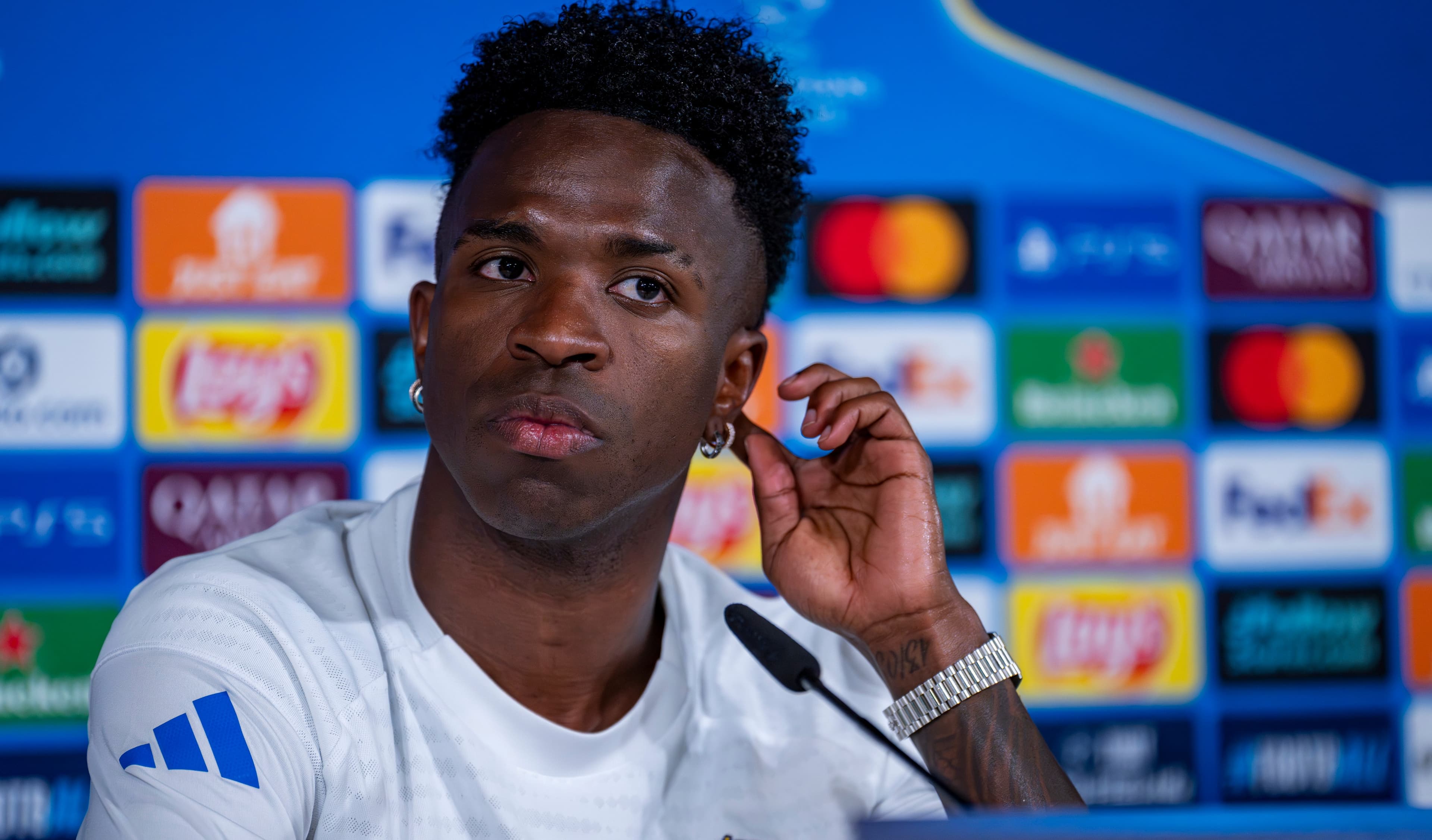 Bayern Munich News: FC Bayern battling Arsenal, Manchester United, Manchester City, Liverpool, Chelsea, PSG for Vinícius Júnior?