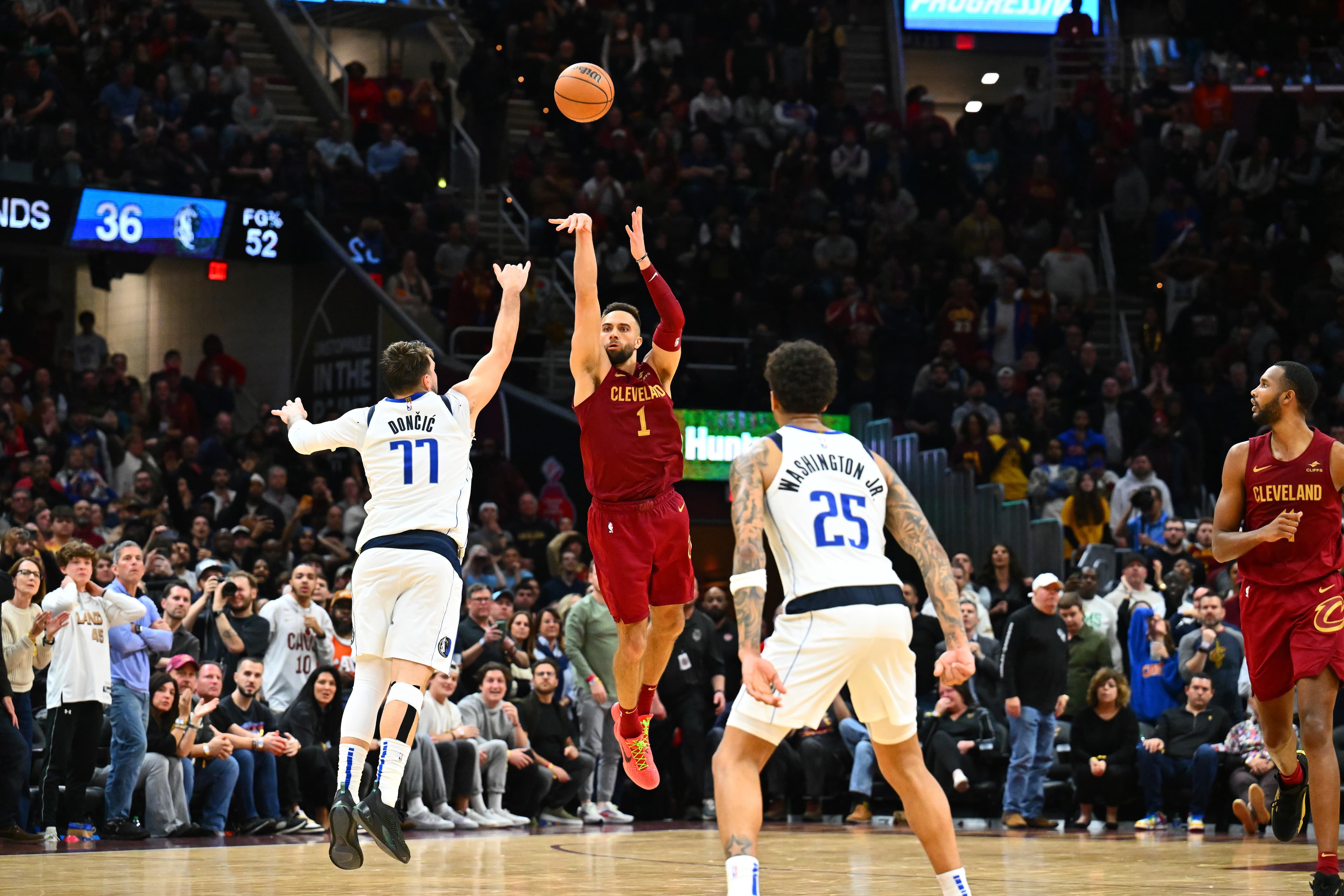 Heat Up! LeBron James and Dirk Nowitzki Battle It Out for Dunk Dominance!