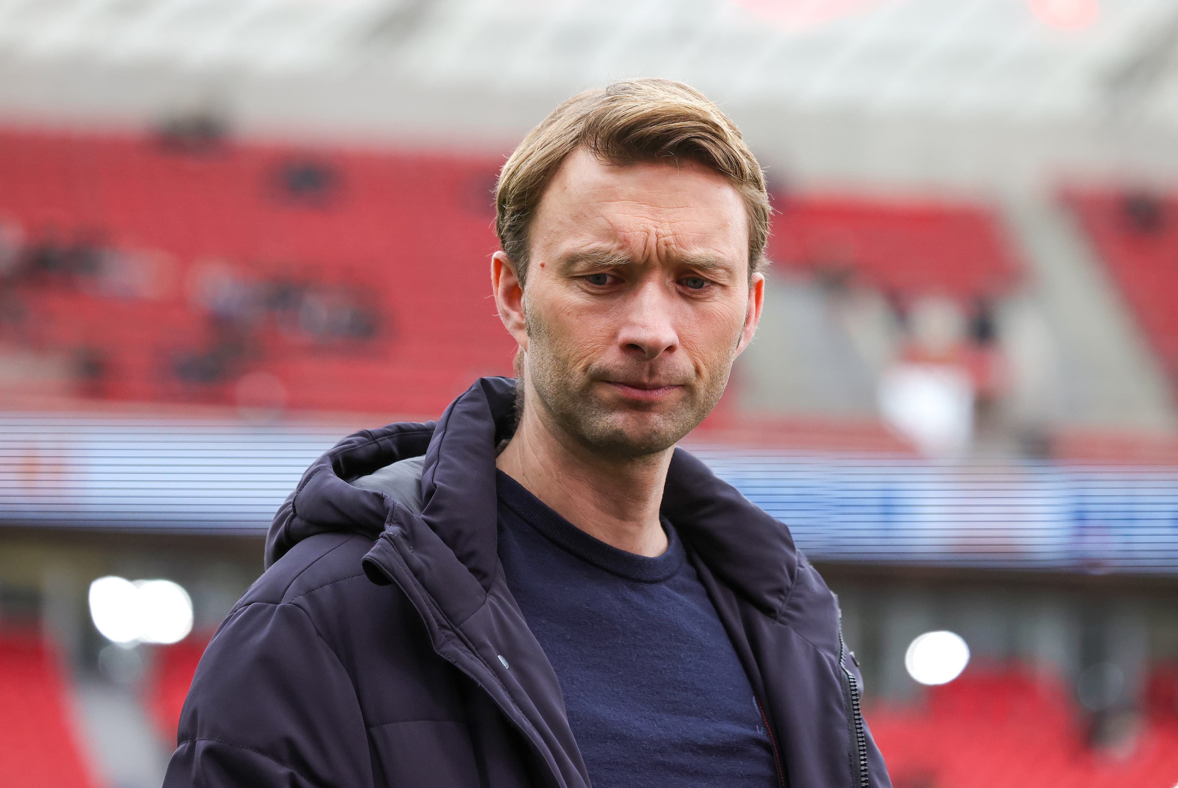 Bayer Leverkusen’s Simon Rolfes disappointed in insufficient fight vs. Bayern Munich