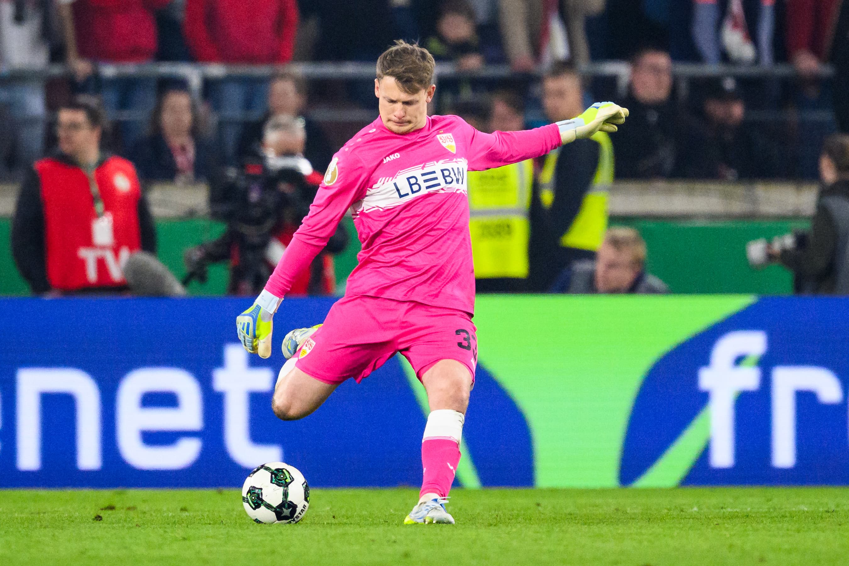 Bavarian Loan Works: Nübel helps Stuttgart earn Pokal Final berth against Bayern Munich