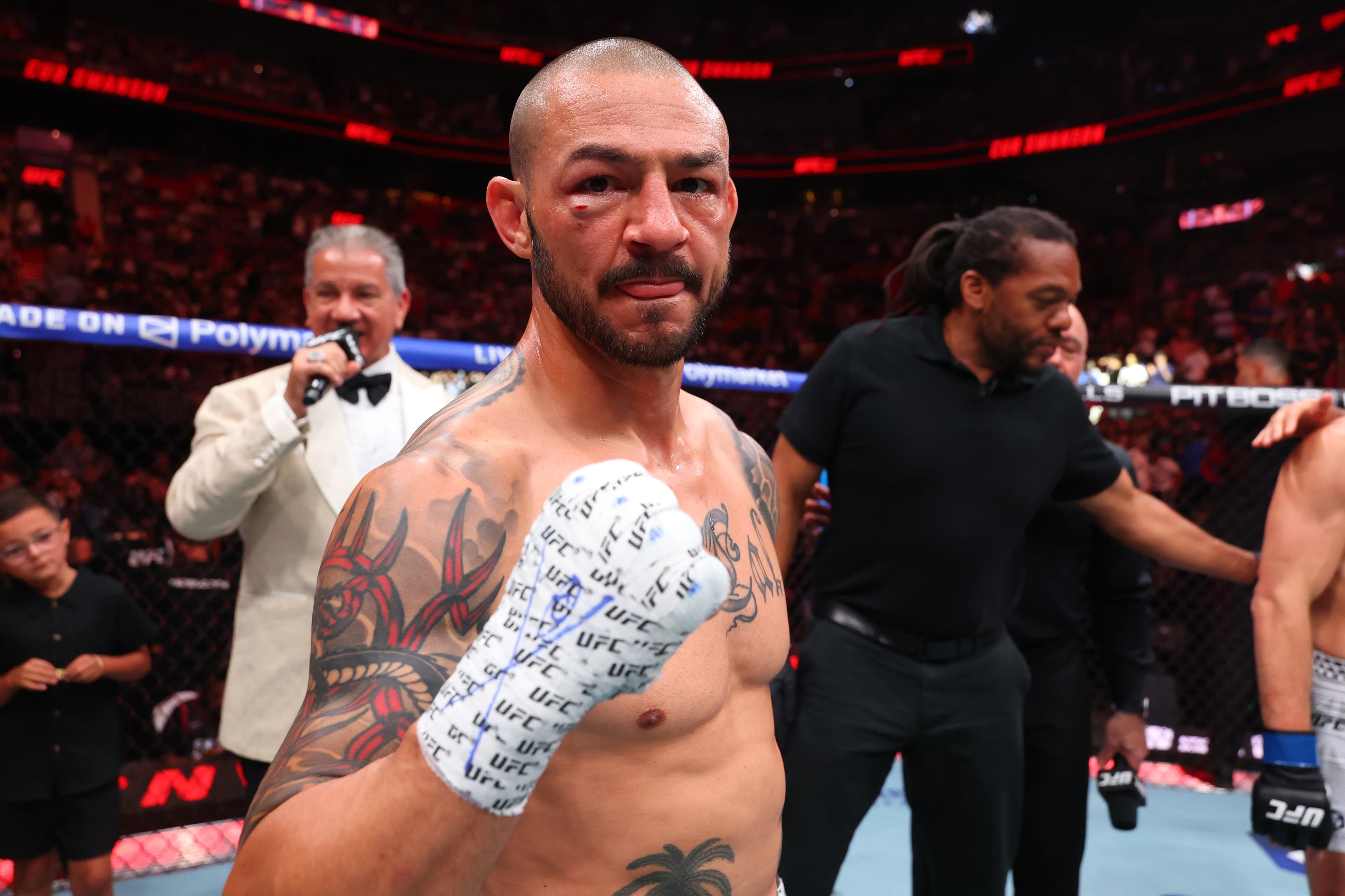 ‘Fairytale ending’: Pros react to Cub Swanson’s emotional retirement win at UFC 327
