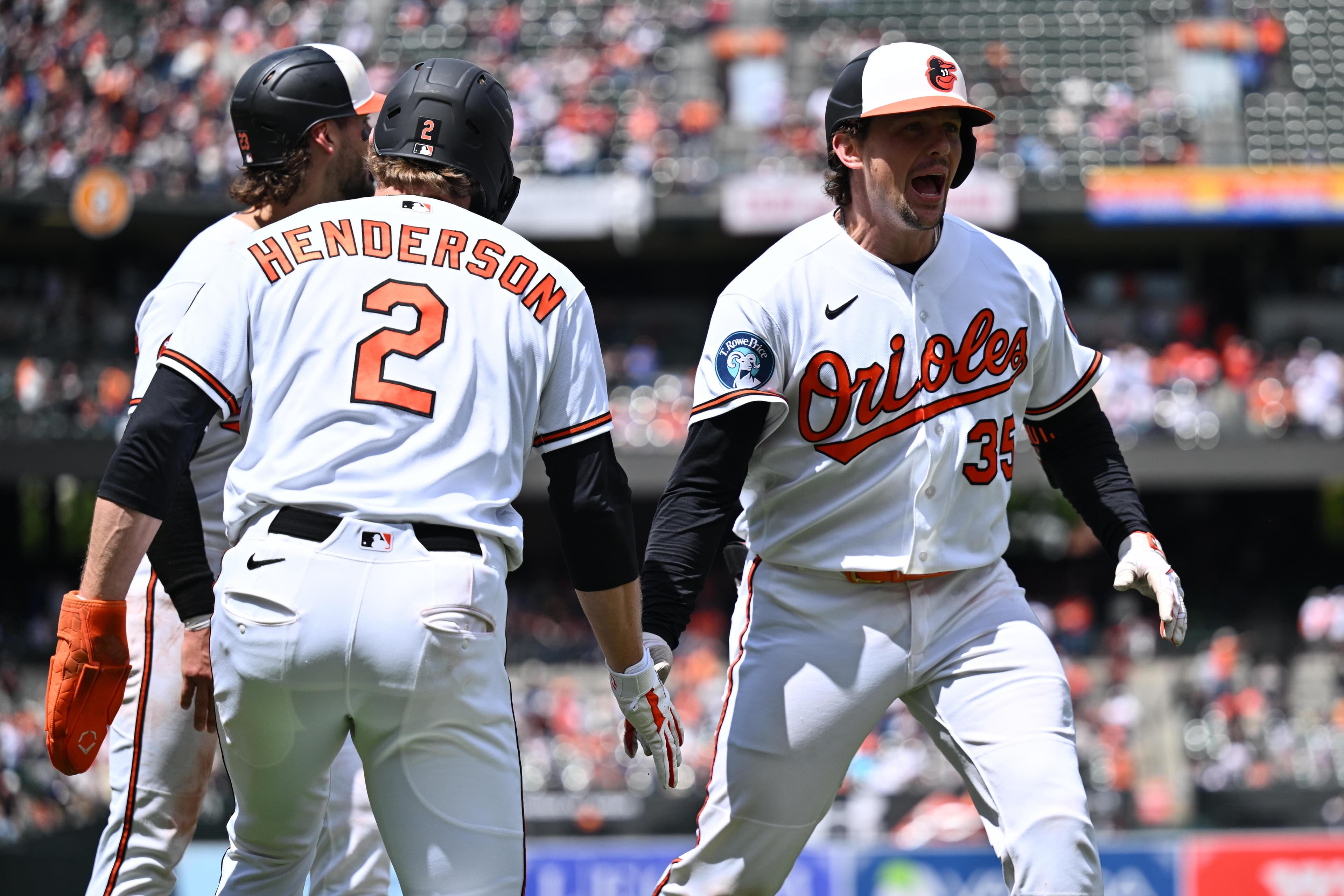 Bassitt hounds Astros, O's hit two grand slams in big 10-3 win