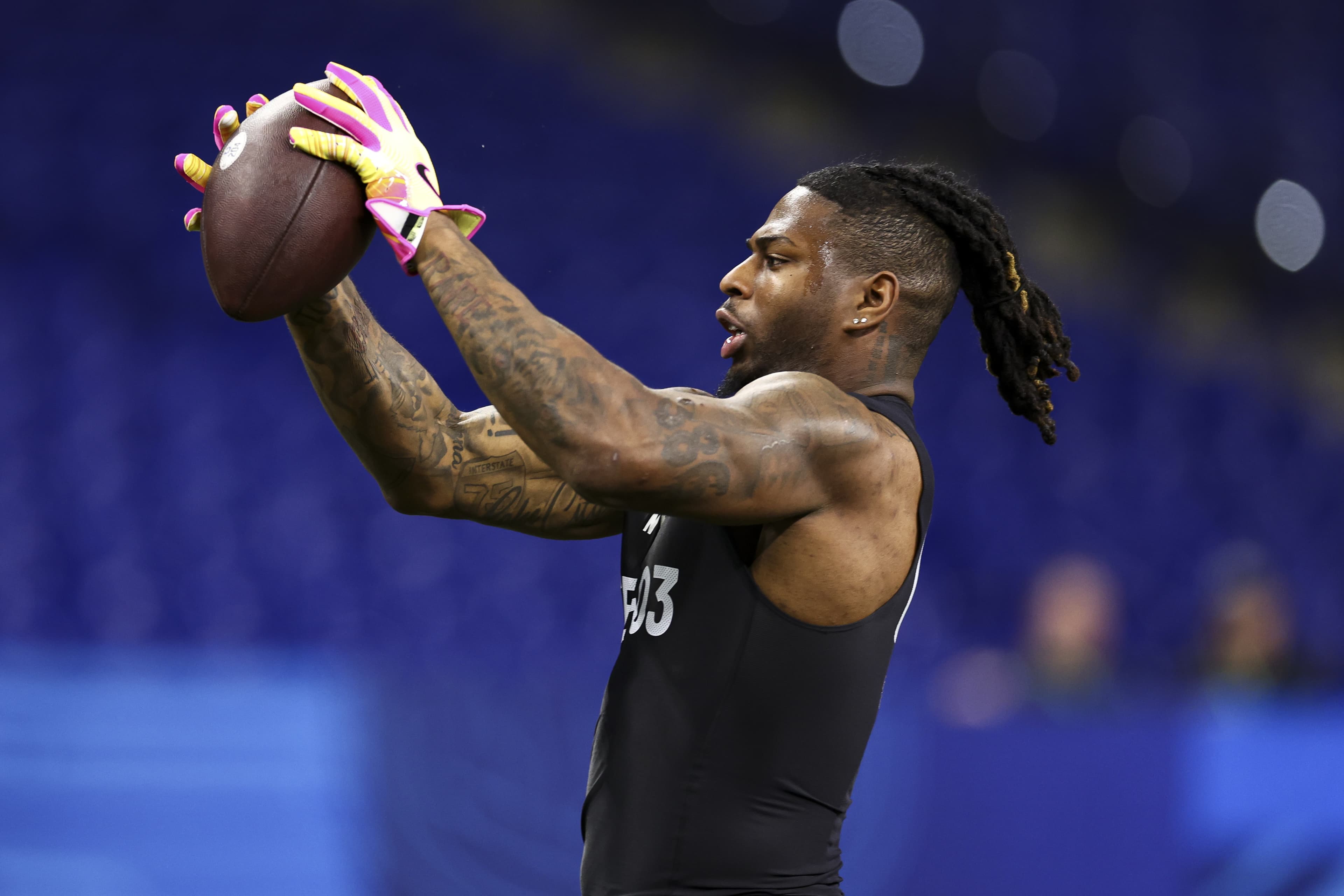 Eagles waive tight end