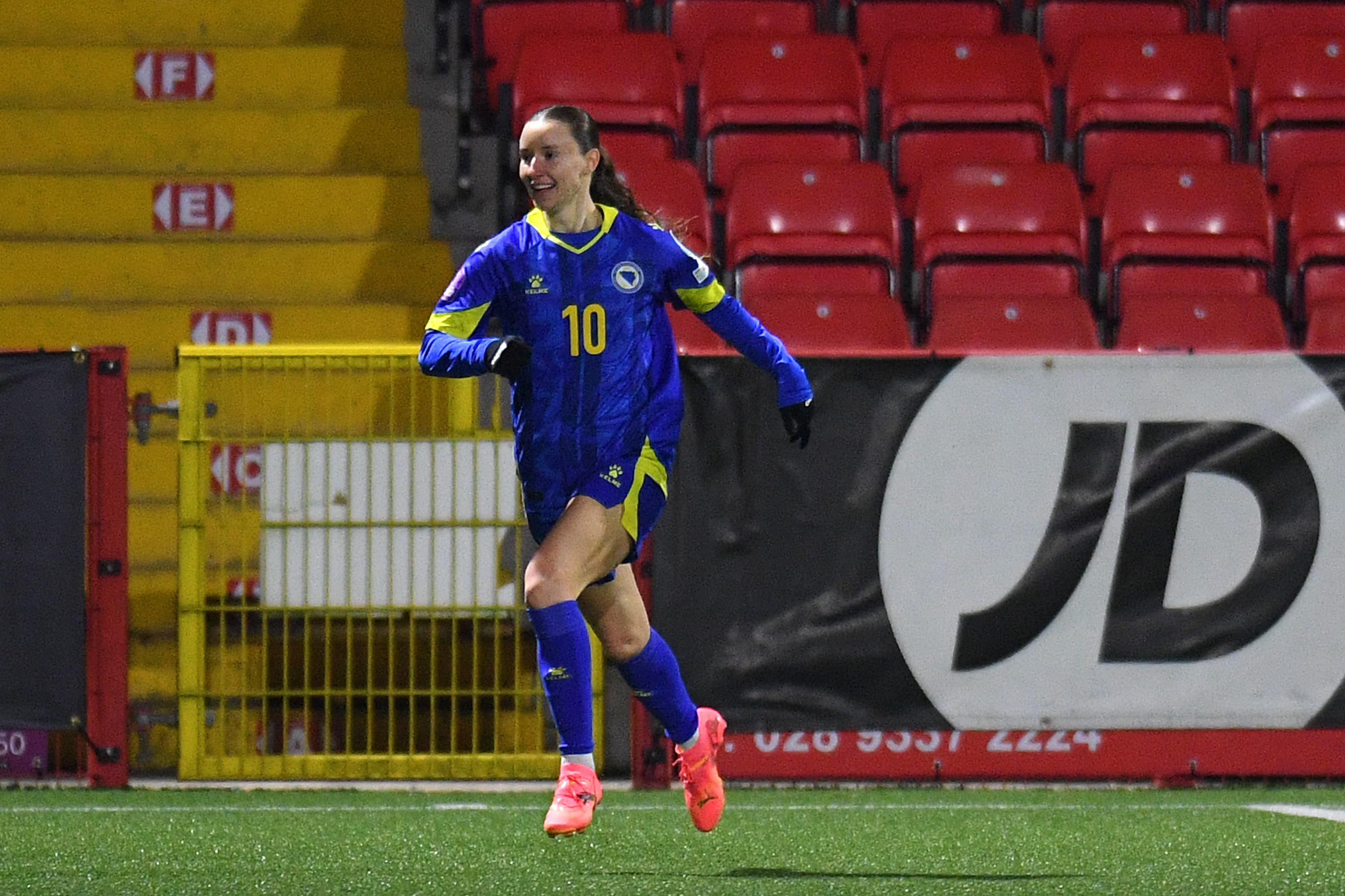 Houston Dash sign former fifth overall NWSL draft pick and USL Super League Player of the Year Emina Ekić