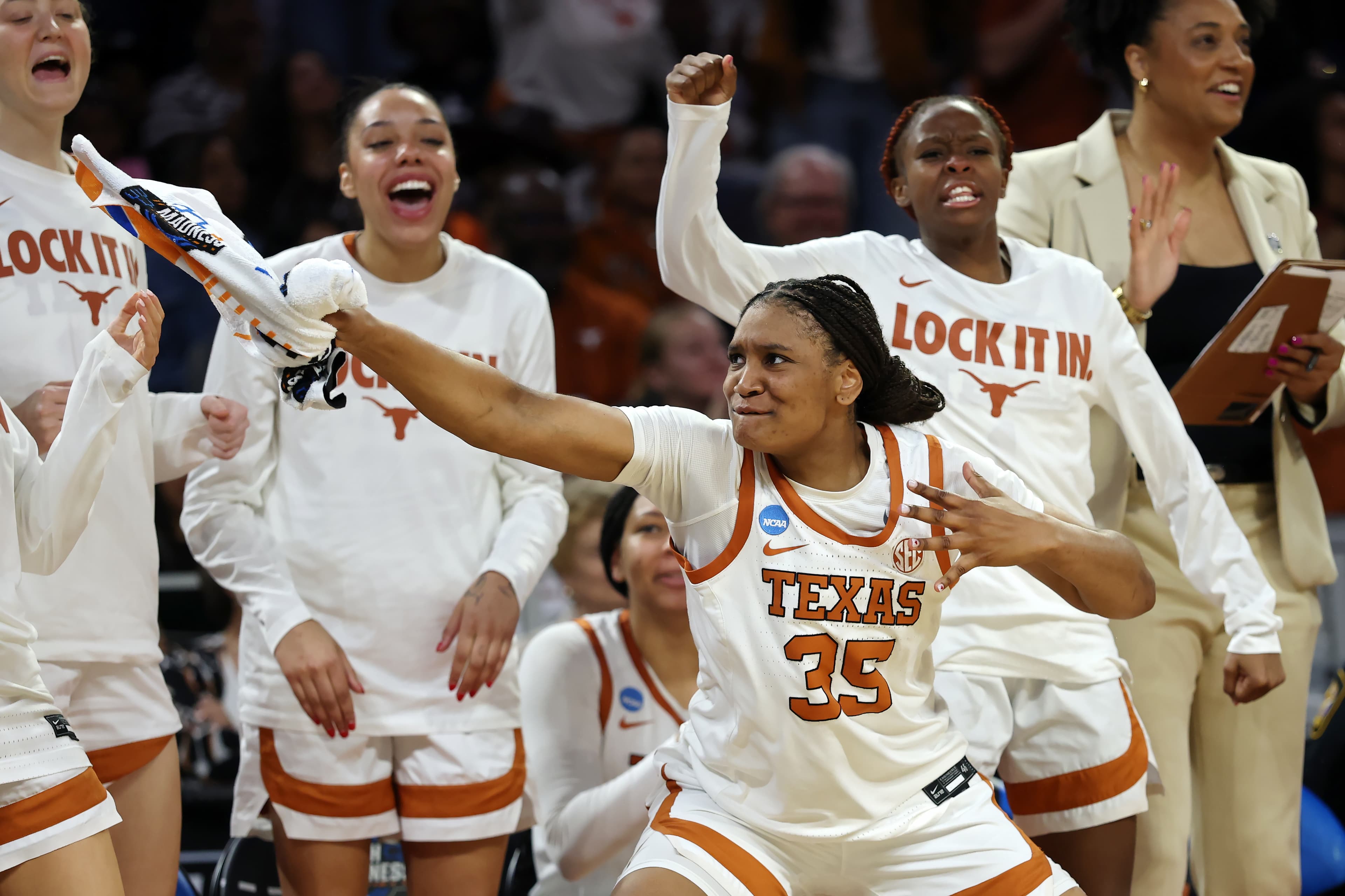 Parity? Nope! Overpowering wins by Texas and South Carolina set up an all-No. 1 seed Final Four