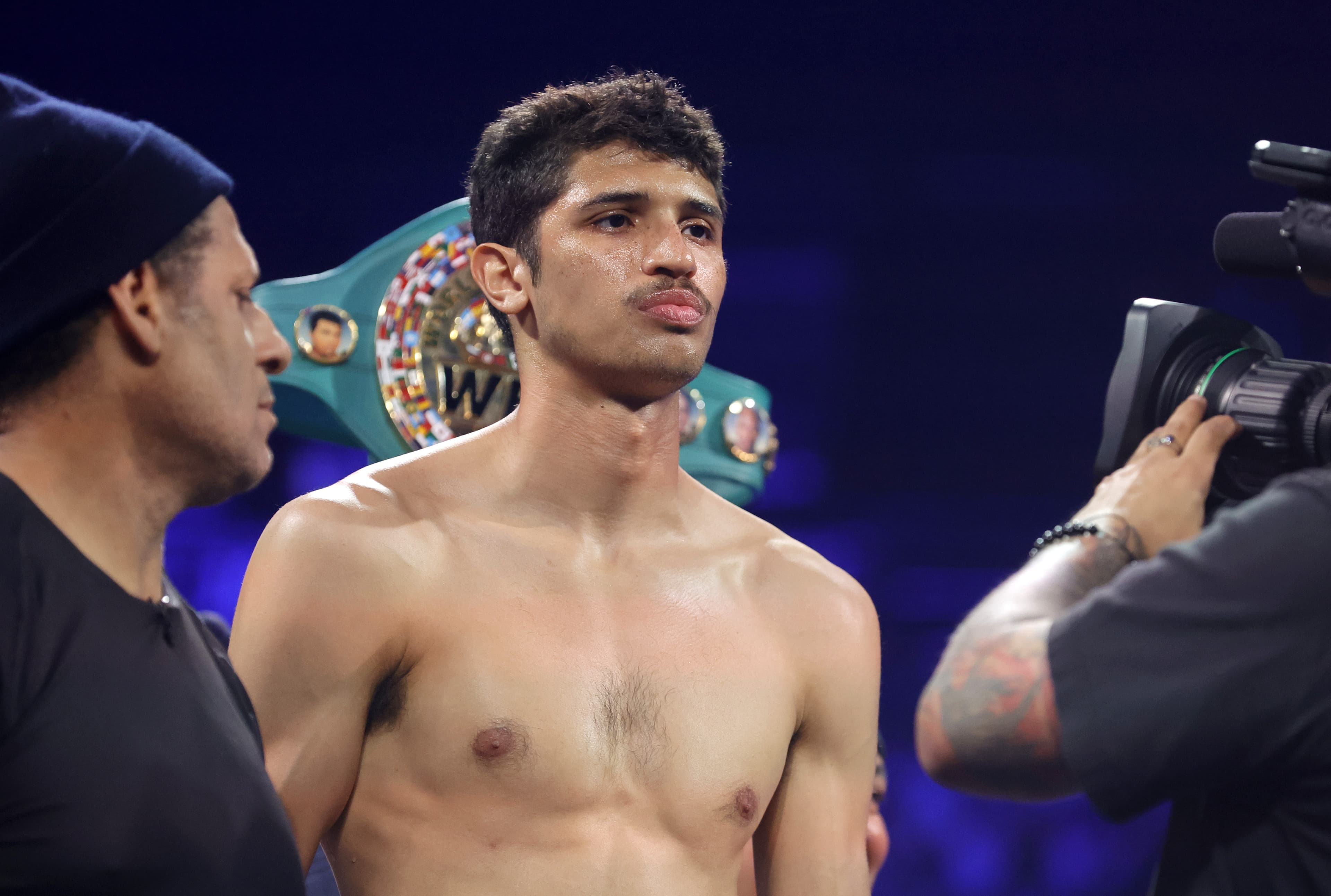 Boxing stock report: Sebastian Fundora way up, Keith Thurman crashes, plus Moses Itauma and others