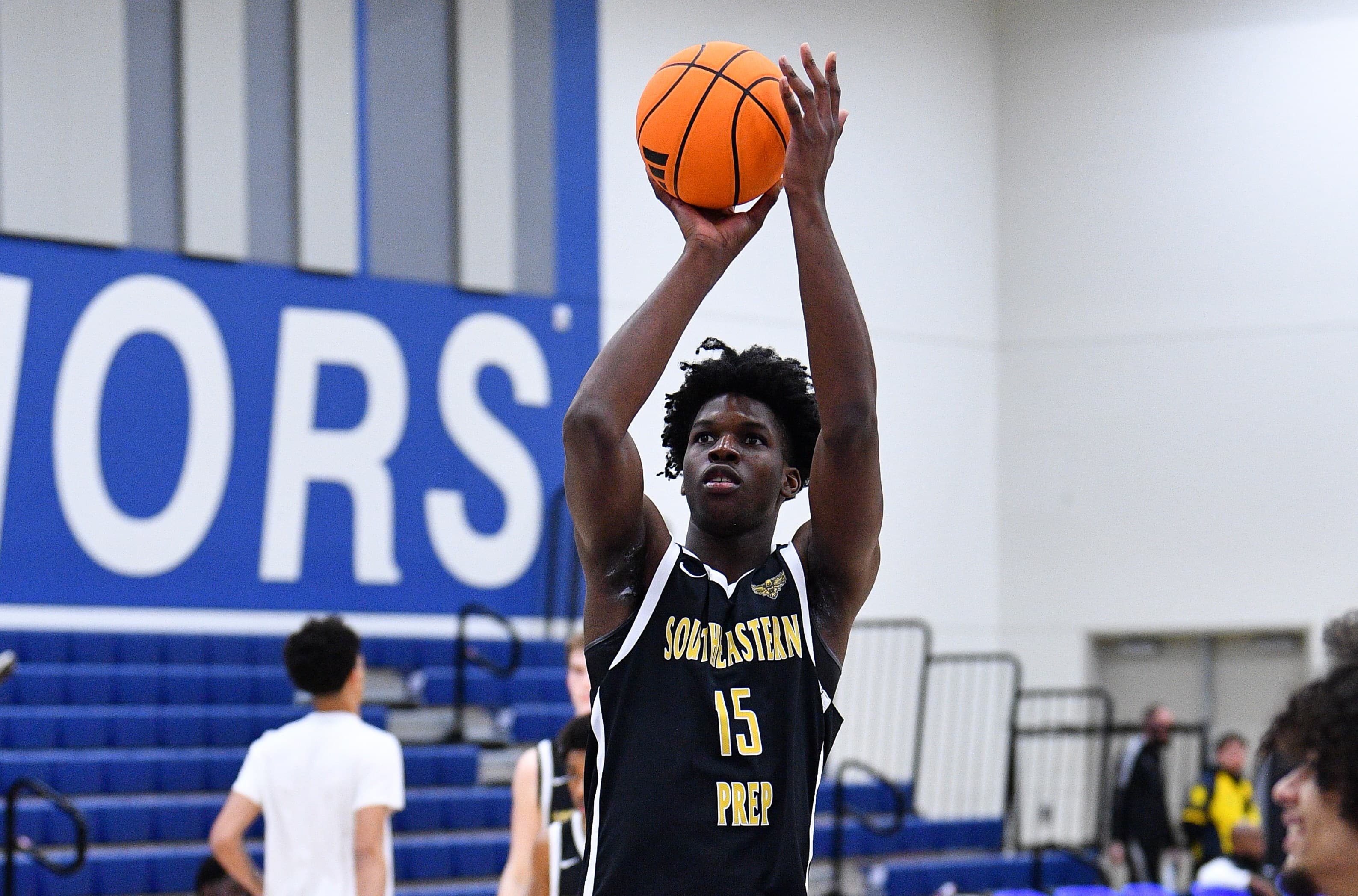 Kentucky makes the cut for No. 2 overall recruit Obinna Ekezie Jr., a possible reclass candidate