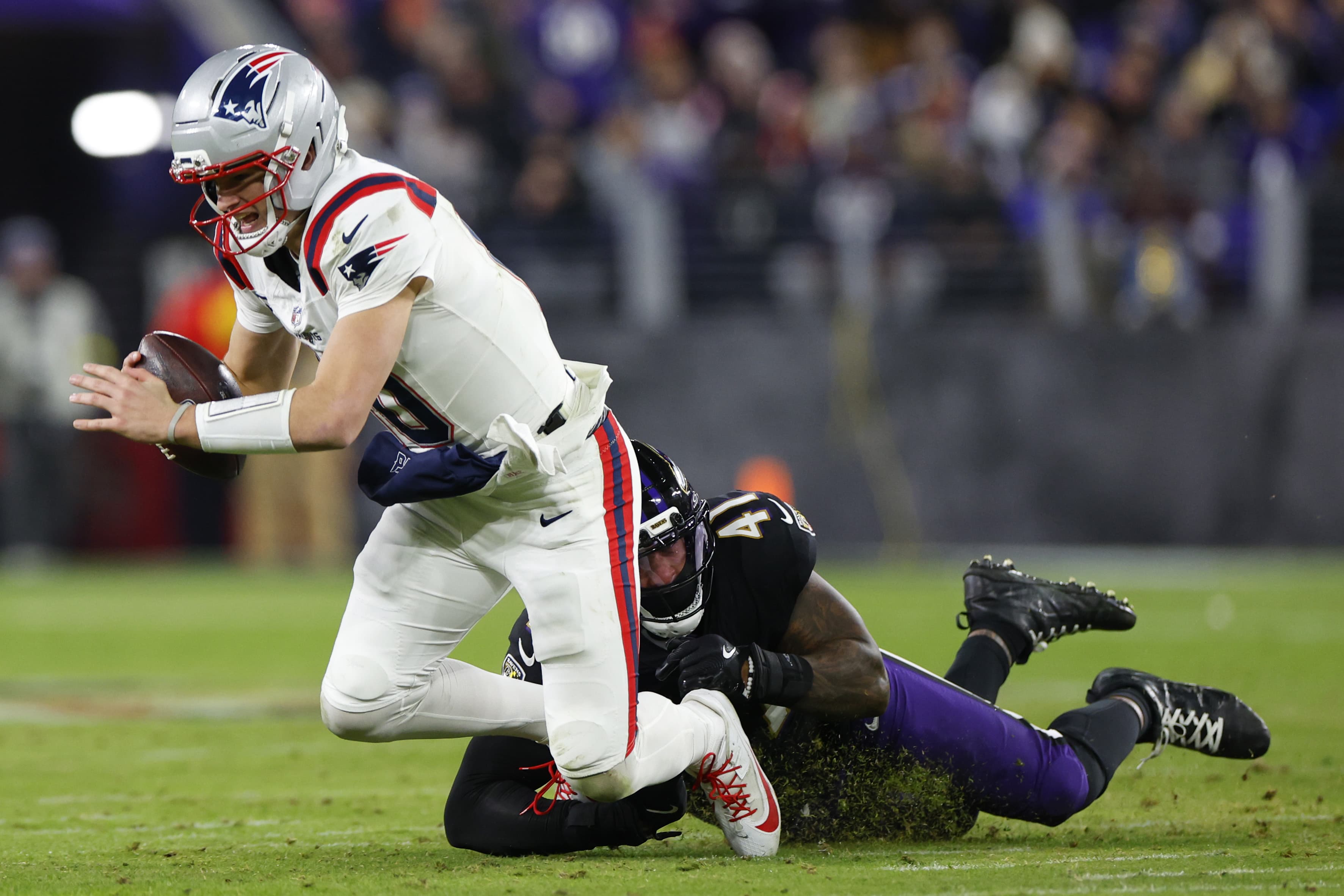 Dre’Mont Jones leaning on yoga, Pilates to build off career season